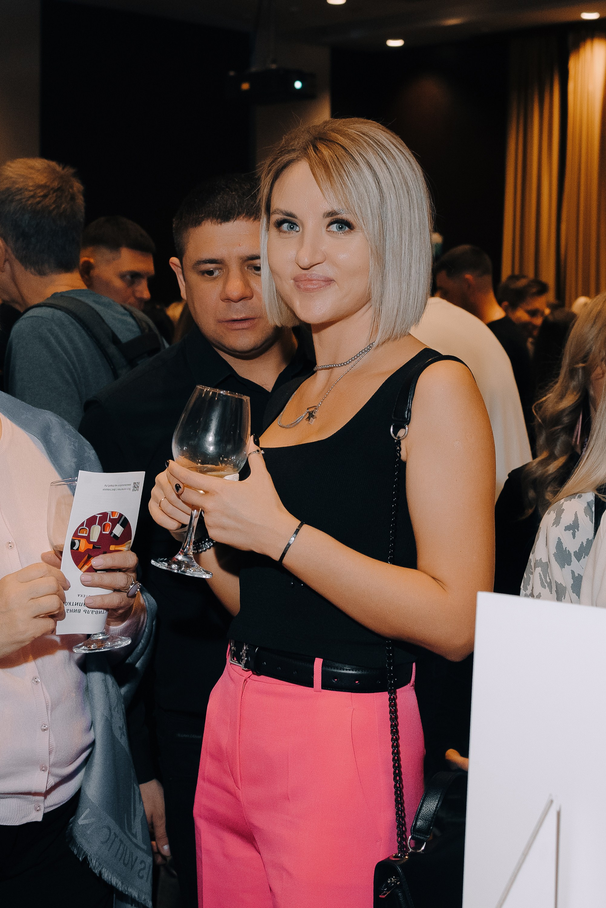 ФЕСТИВАЛЬ ВИНА И КРЕПКИХ НАПИТКОВ МАВТ-ВИНОТЕКА. Репортажный фотограф Зуев Роман г. Челябинск