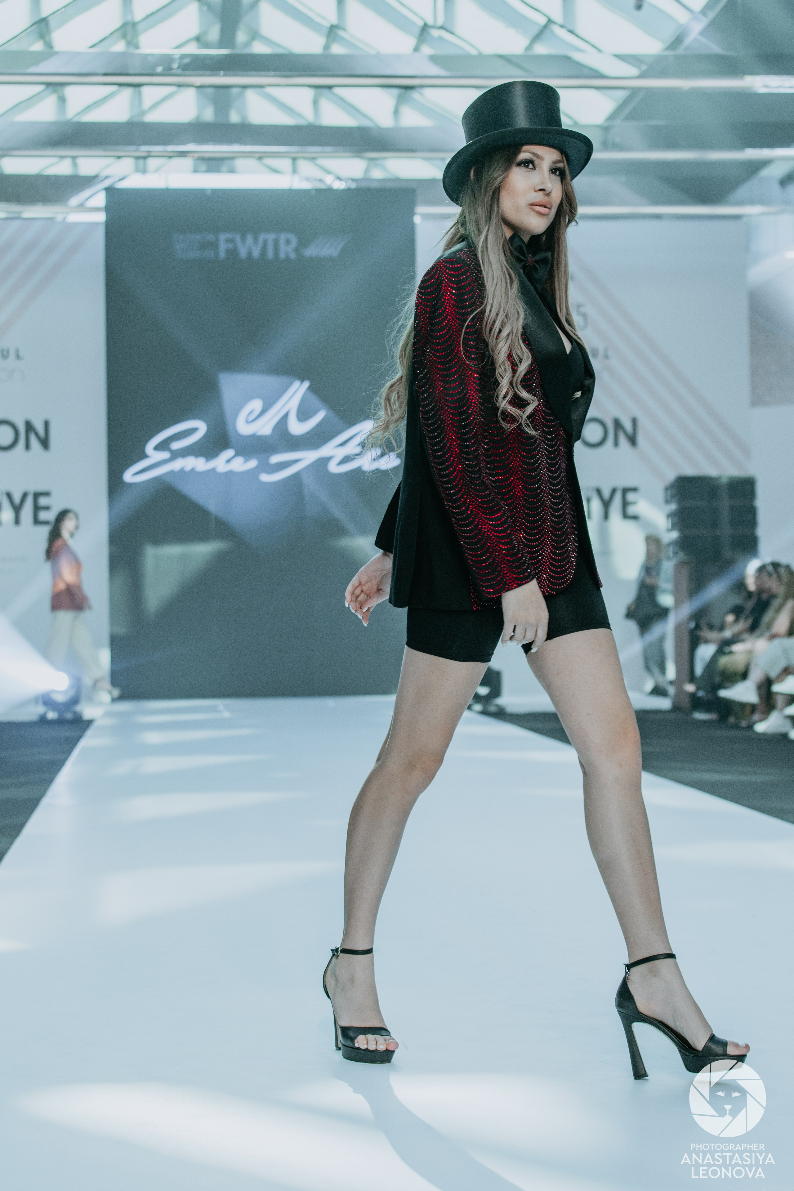 Fashion Week Türkiye [spring, 2025]. Anastasia Leonowa