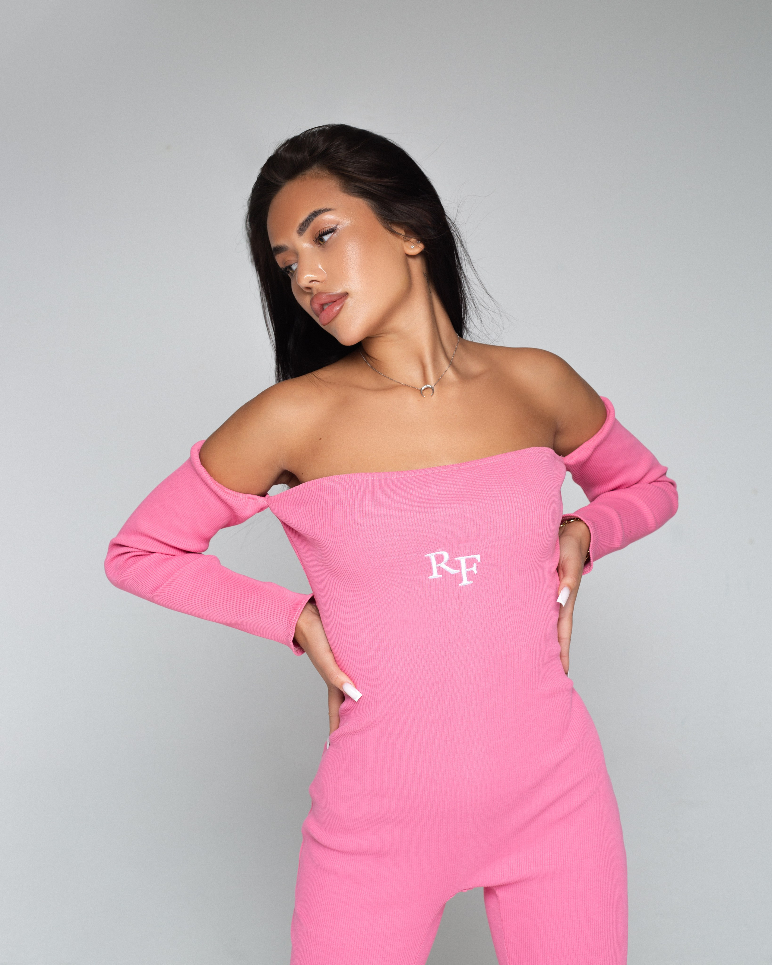 КАТАЛОГ | серый фон. RUNA production — стильные съемки для брендов