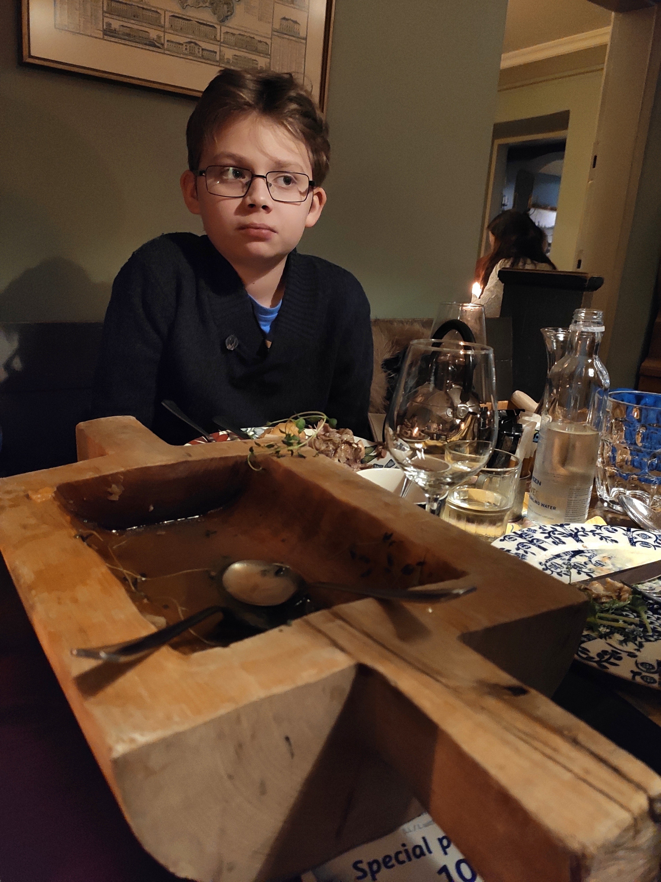 В любимом ресторане "Савотта" еду приносят в корытцах