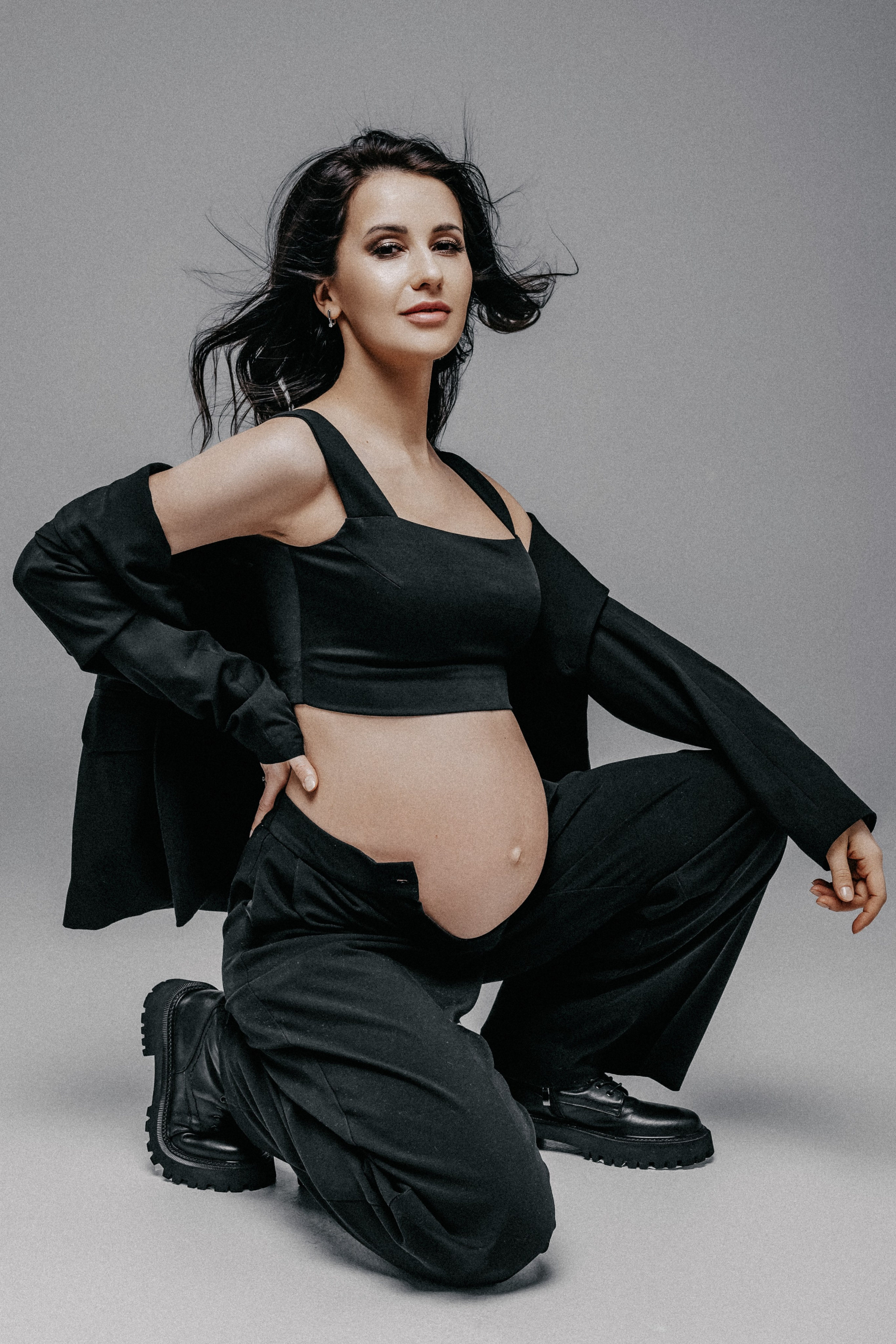 Беременная фотосессия на циклораме в фотостудии «Мануфактура» в Балашихе. Свадебный и семейный фотограф Виктория Носачёва. Щелково, Москва и МО