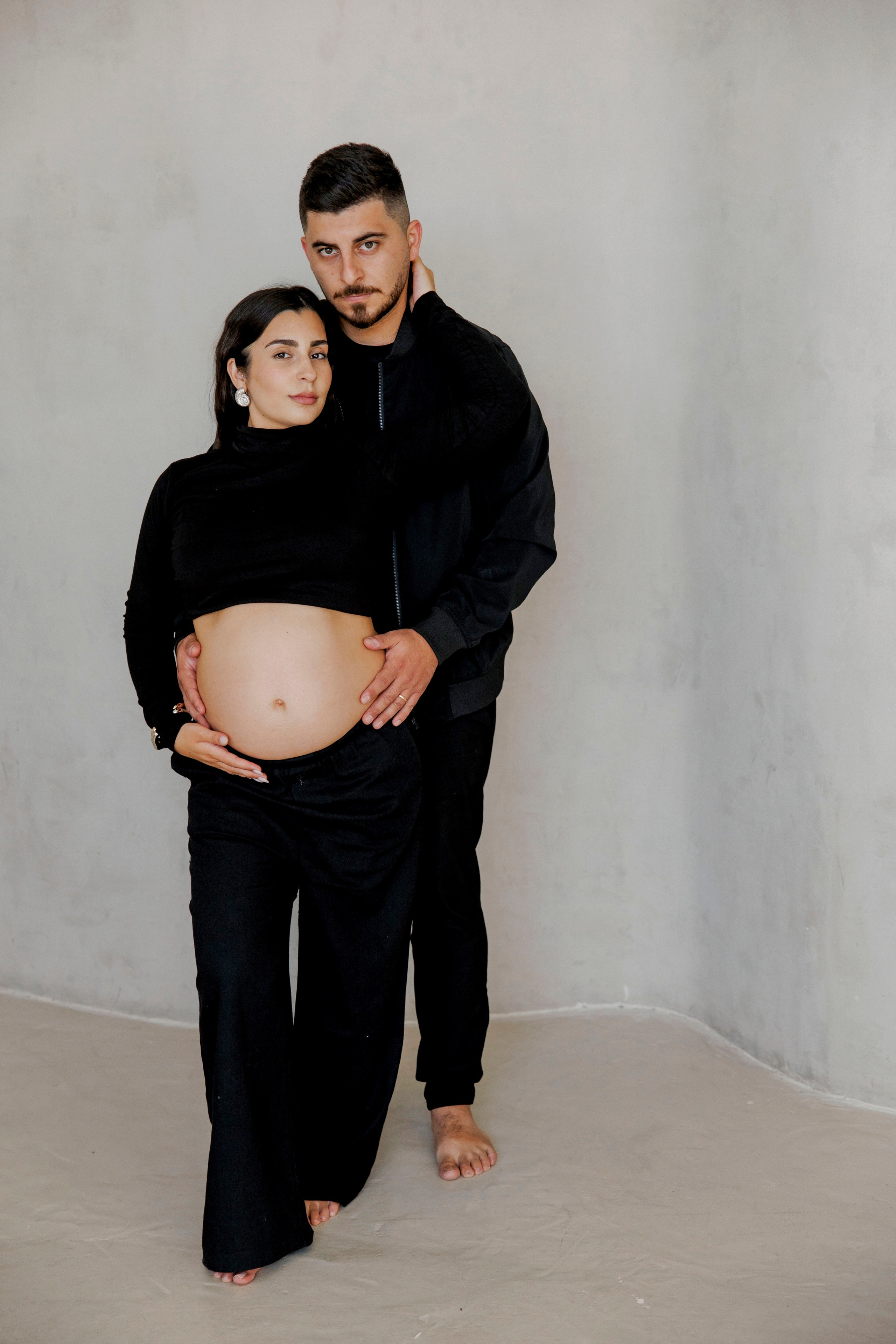 Pregnancy photoshoot inside the Grey Studio. Главная