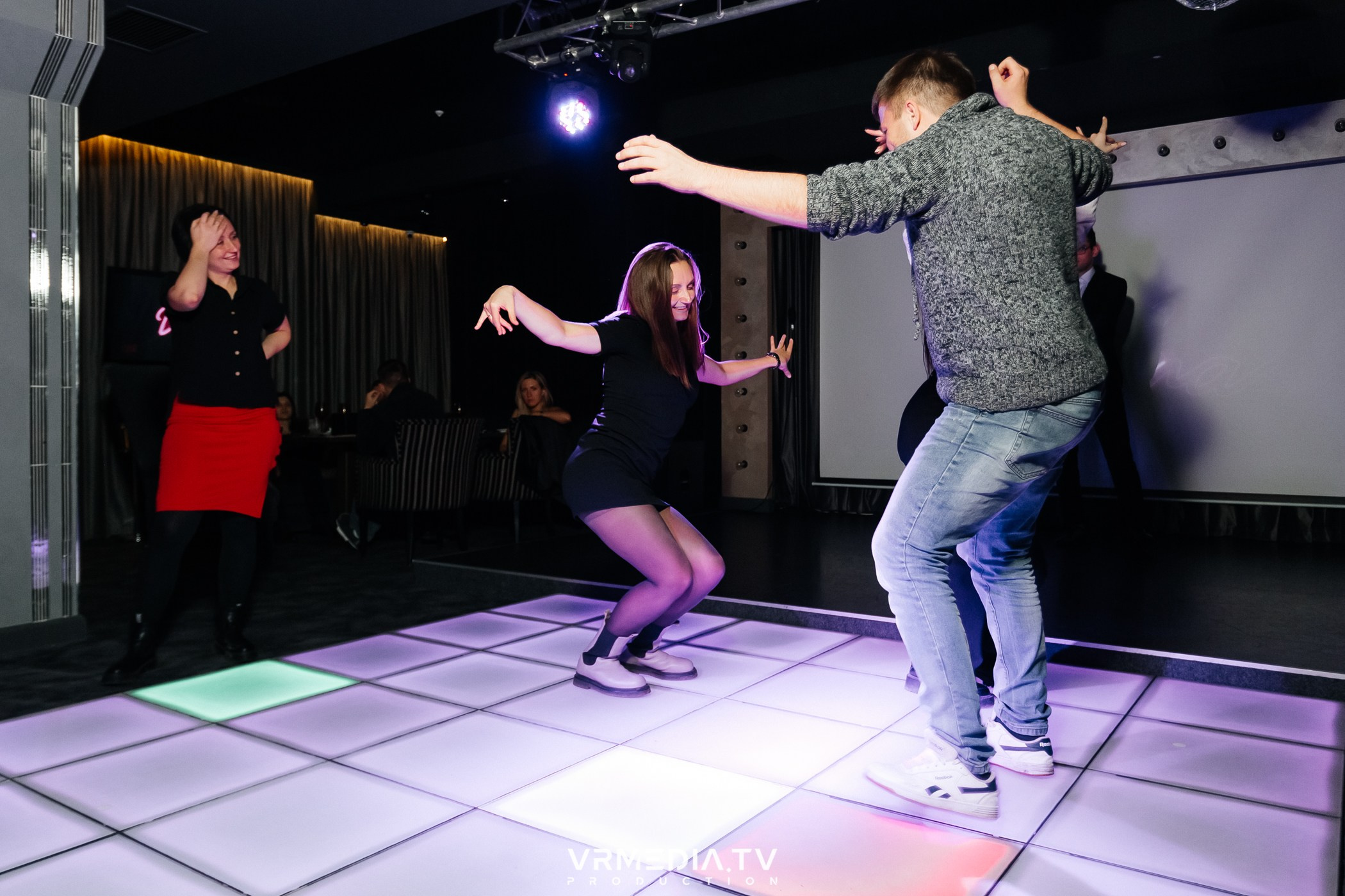 POP-STAR PARTY в караоке-баре «Volna»