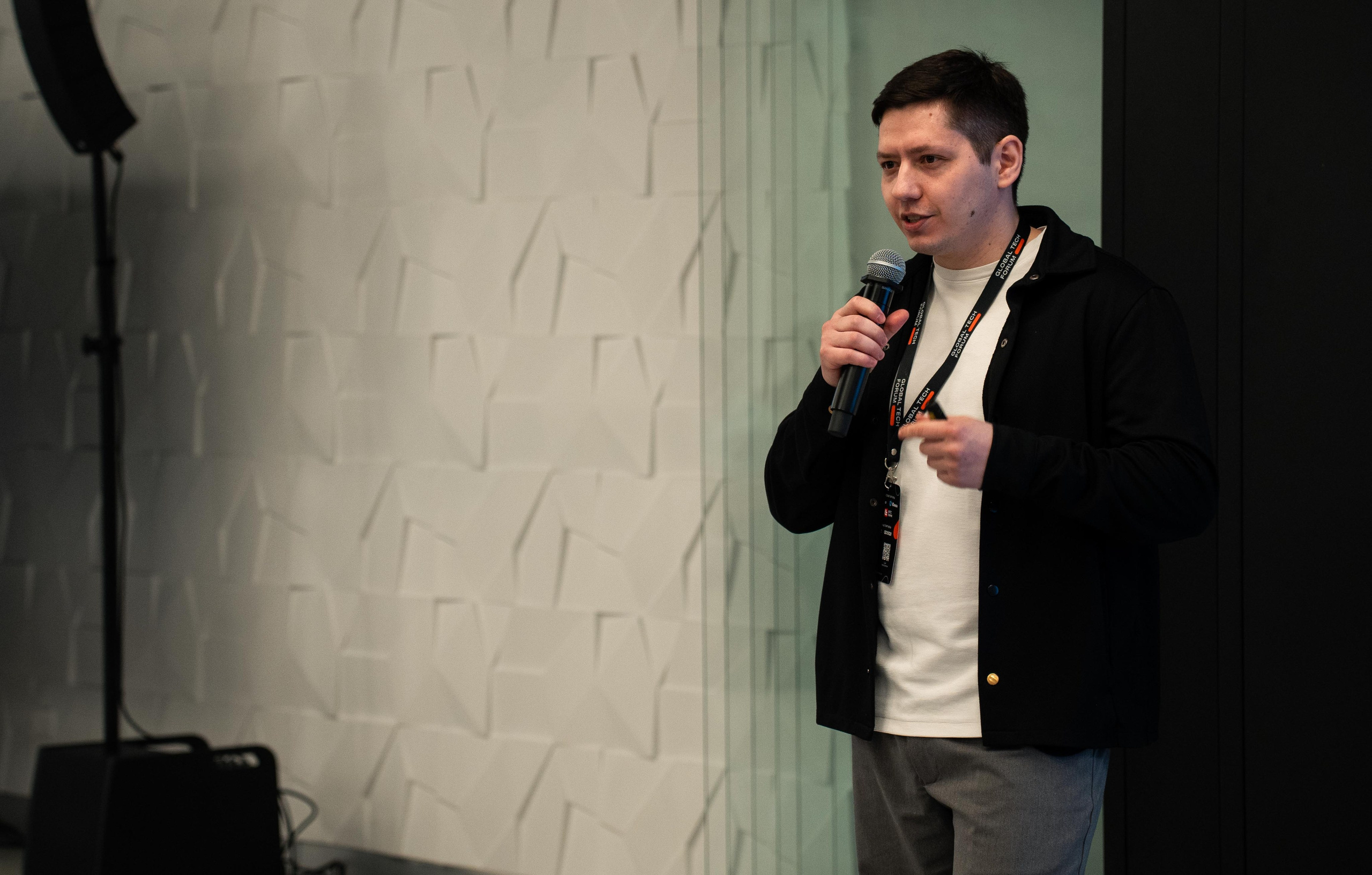 Global Tech Forum 27.03.2026. Коммерческий и художественный фотограф и видеограф в Москве Арсений Тургенев