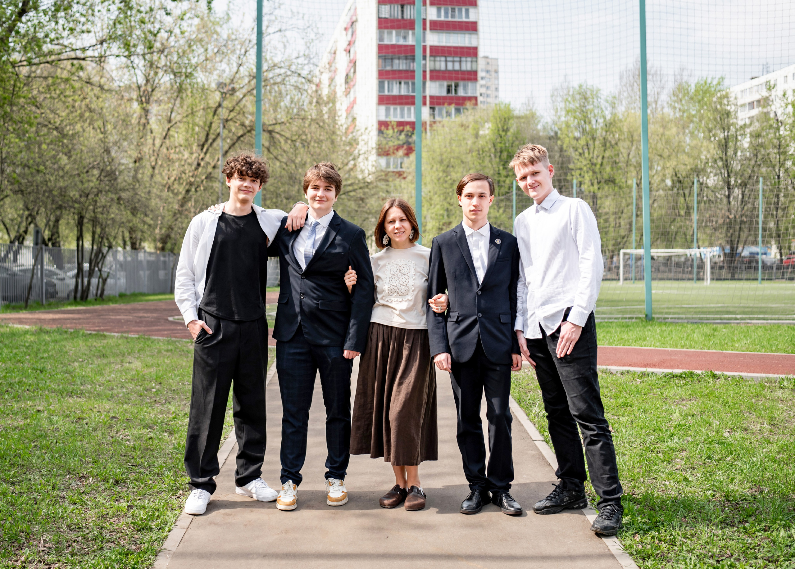 Фотосессия в классе и на территории школы. 9-М класс Школа 1568. Детский и семейный фотограф г. Москва Оксана Катаджи