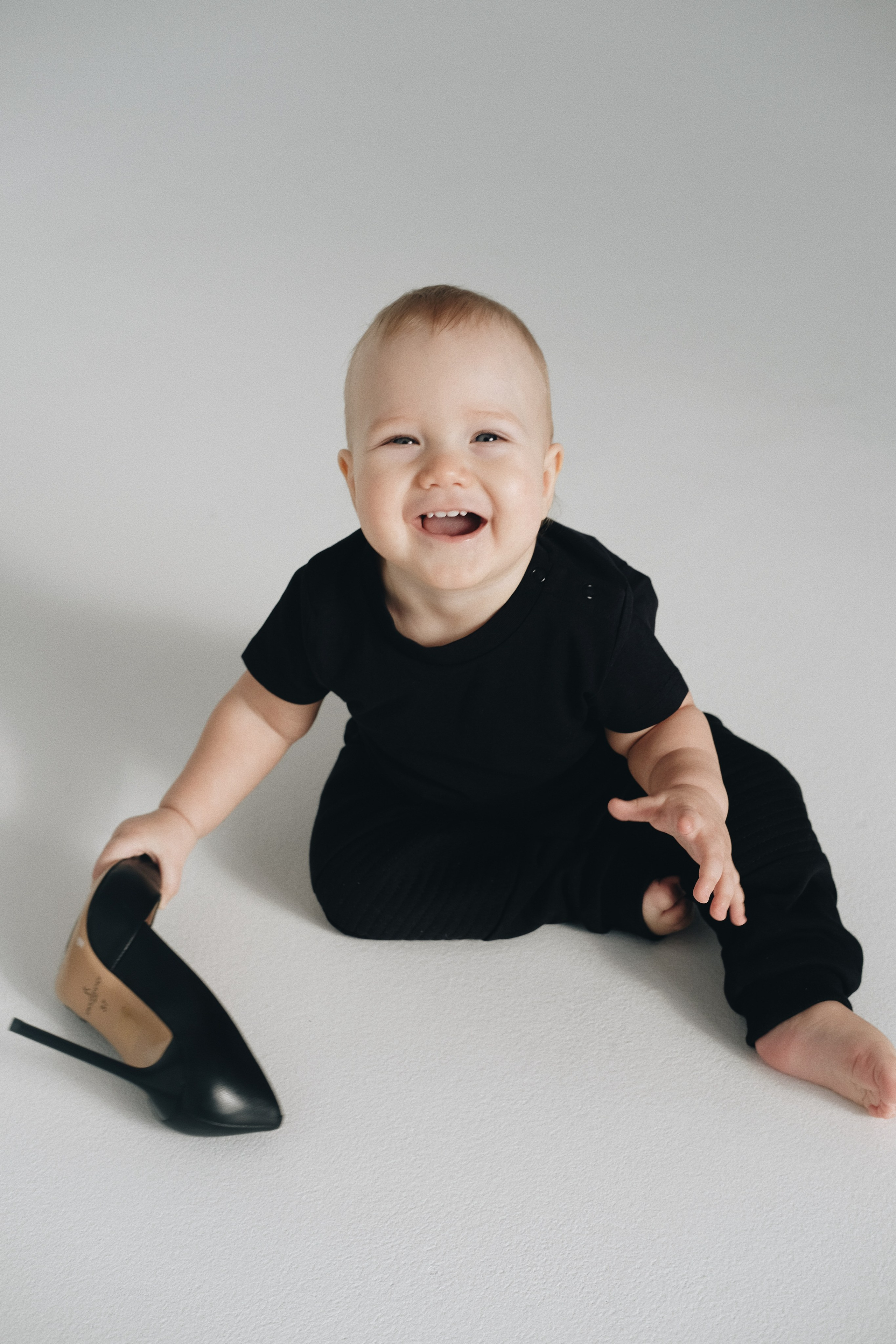 В ЧЕРНОМ. КРИСТИНА ГУСЬКОВА