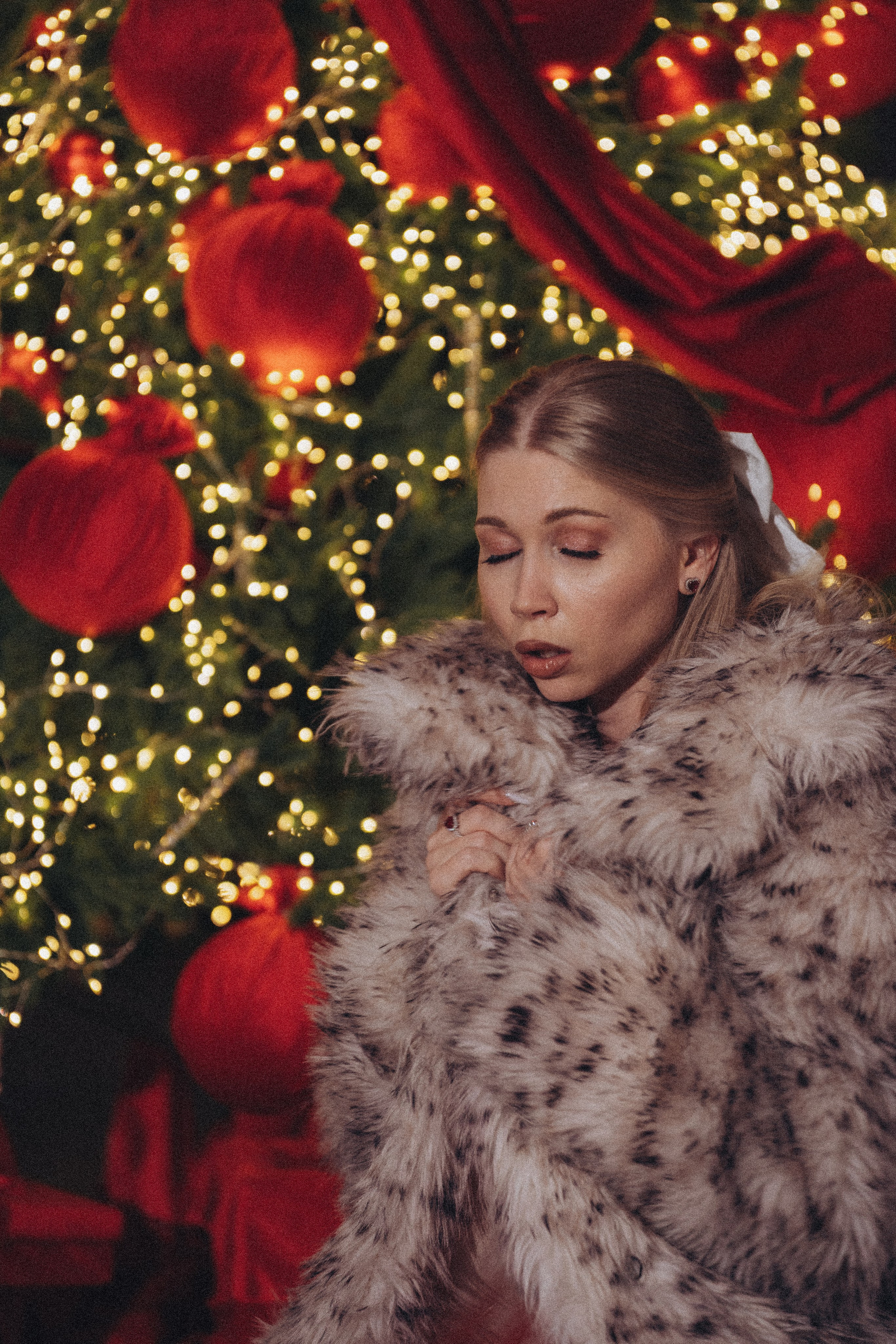 ФОТОСЕССИЯ К НОВОМУ ГОДУ В СТУДИИ С ЕЛОЧКОЙ КРАСИВЫЙ ОБРАЗ. Профессиональный фотограф, Санкт-Петербург — Виктория Богомолова