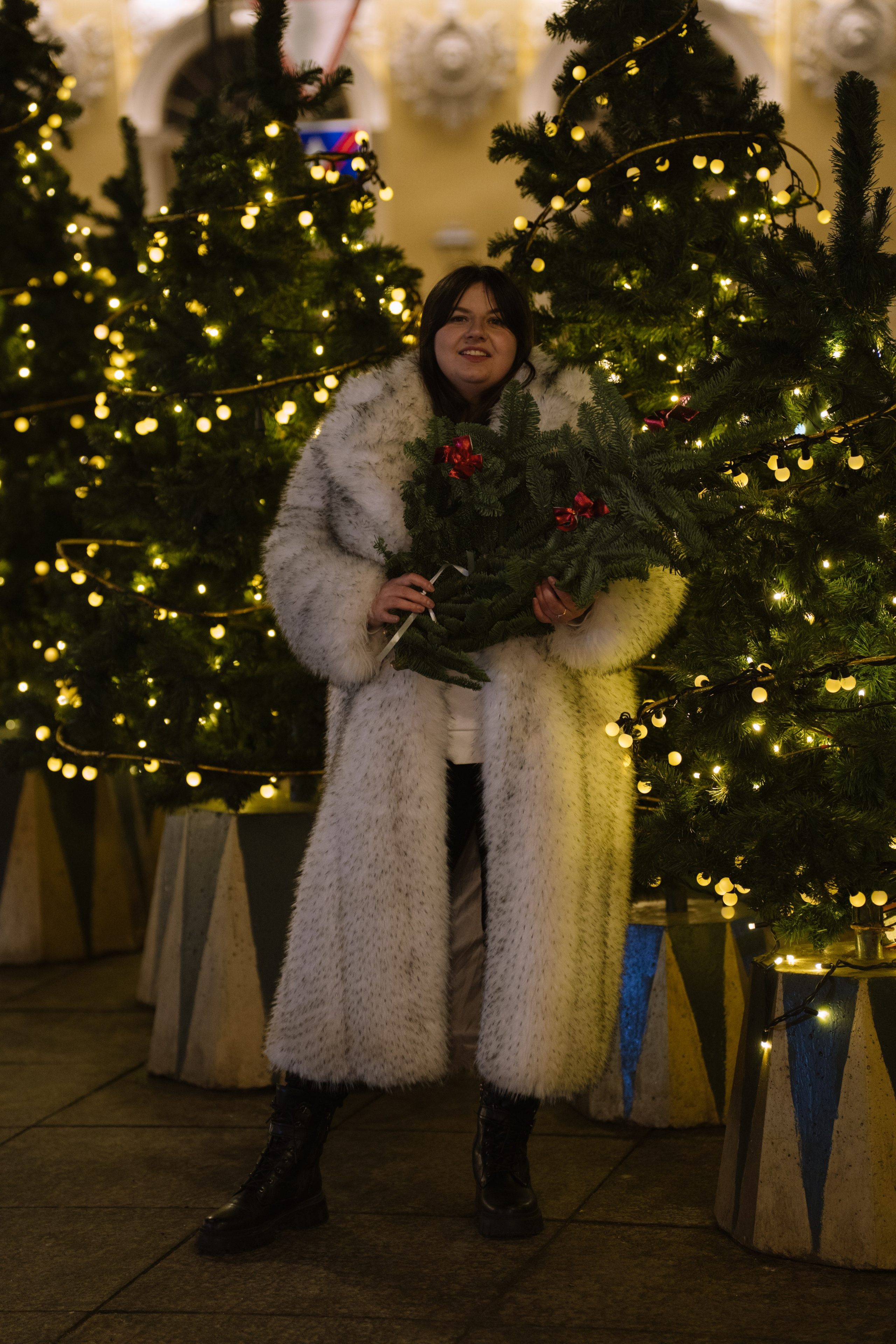 ПРОГУЛКА НА МАНЕЖНОЙ ПЛОЩАДИ ДЛЯ ДЕВУШКИ ПЕРЕД НОВЫМ ГОДОМ (НОВОГОДНЯЯ ФОТОСЕССИИЯ НА МАНЕЖНОЙ ПЛОЩАДИ). Профессиональный фотограф, Санкт-Петербург — Виктория Богомолова
