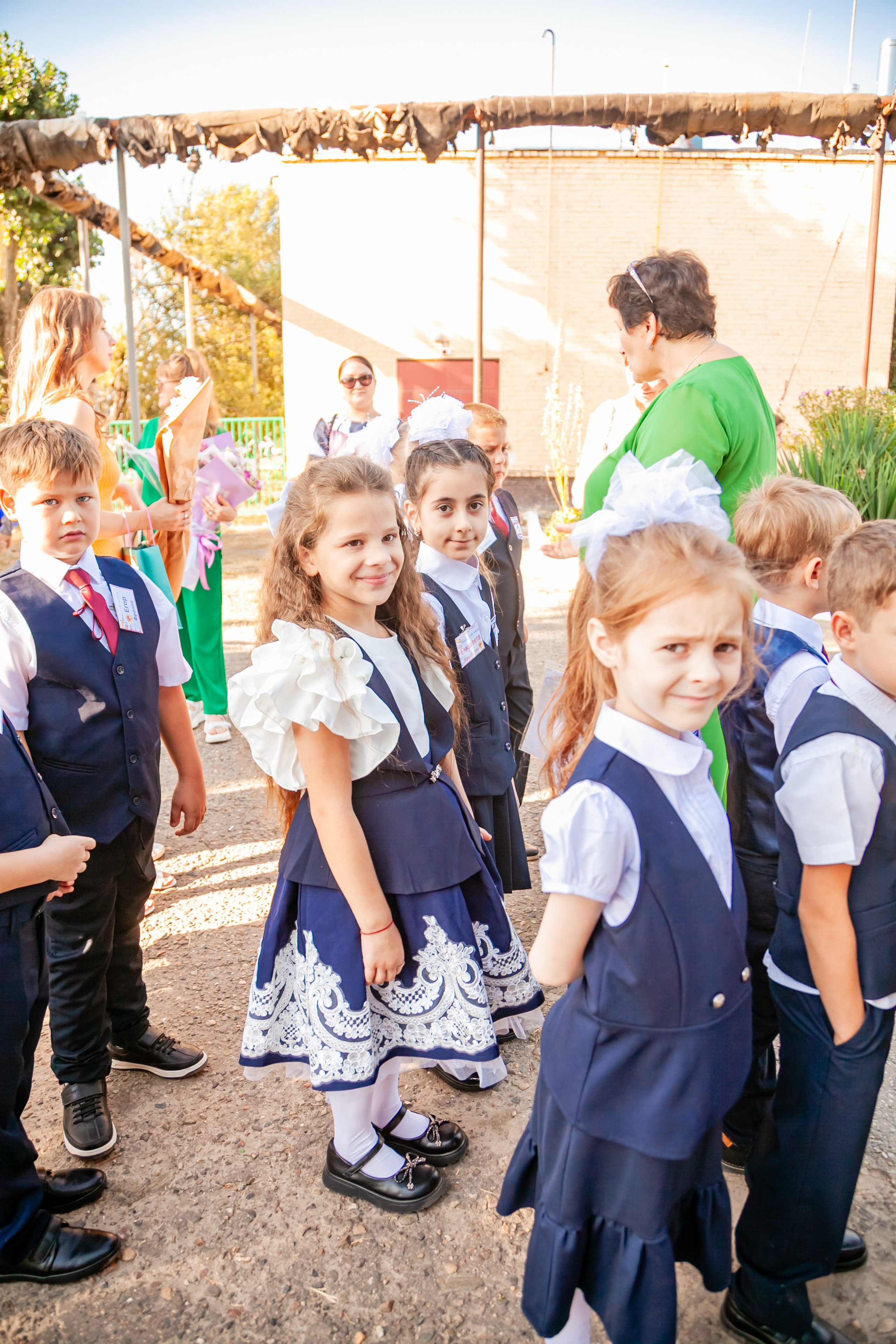 1 сентября линейка. Свадебный и семейный фотограф в Армавире
