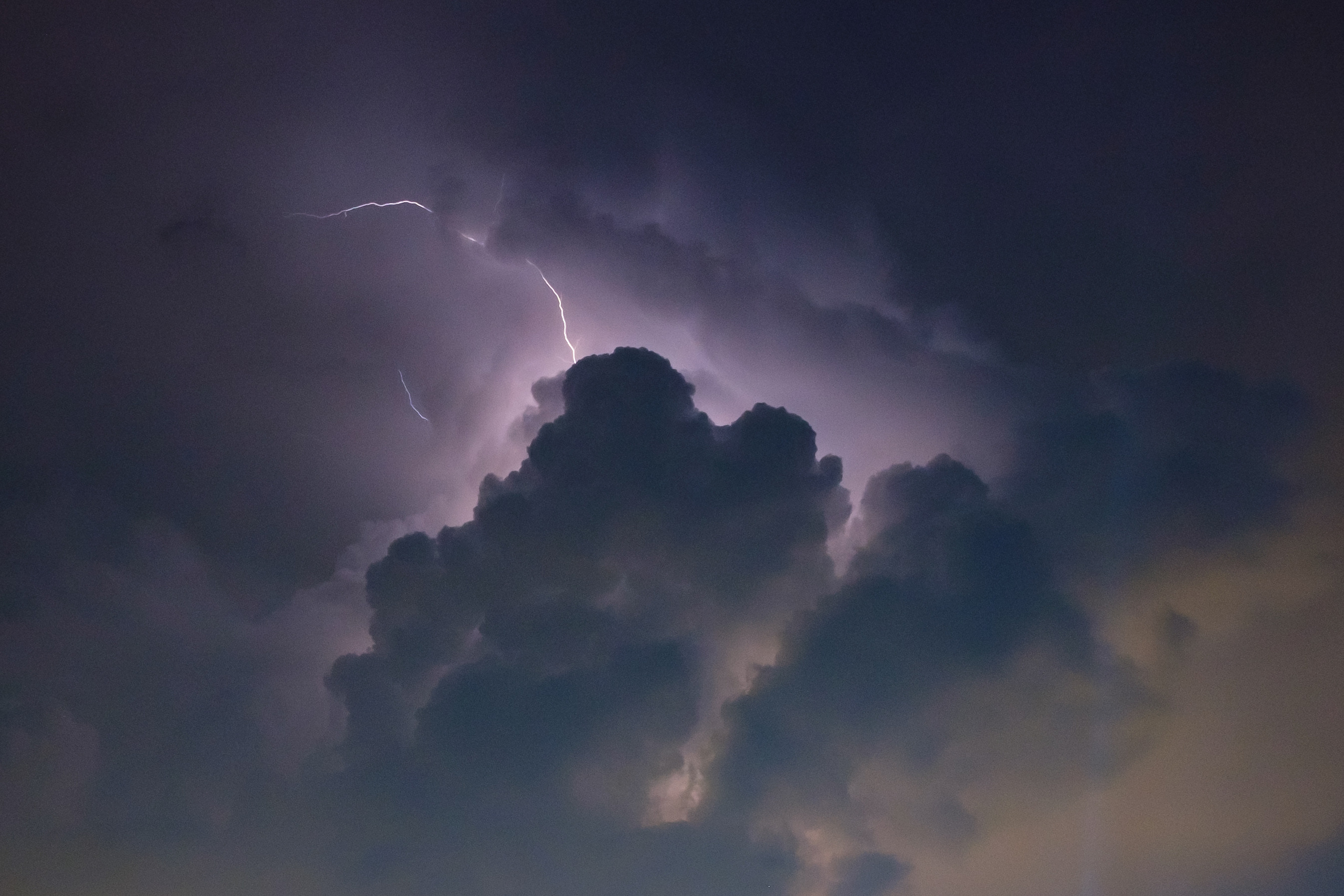 молния и тучи