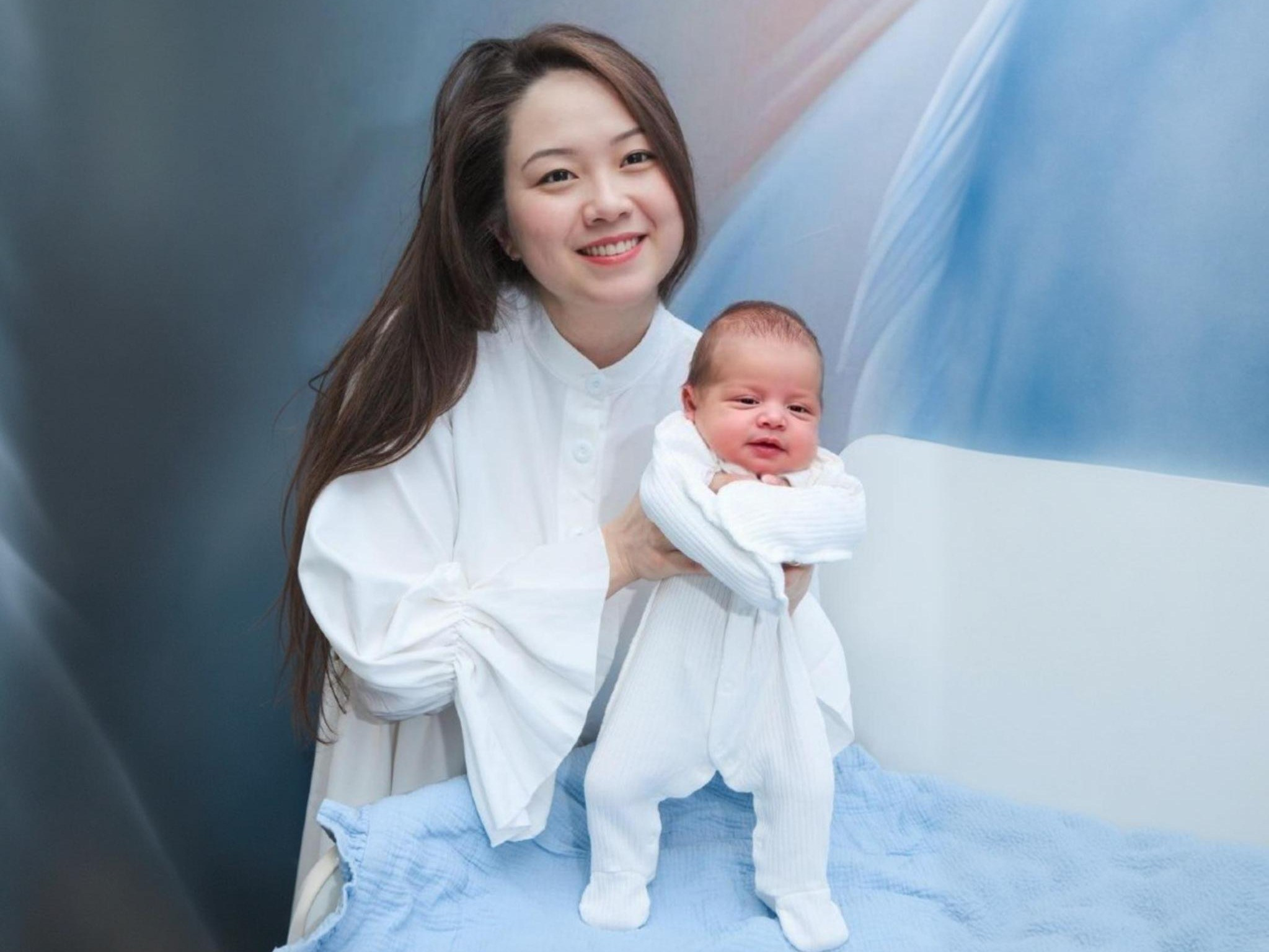 Фотосъемка выписки из роддома в Москве, заказать фотографа на выписку ньюборн съемка в роддоме newborn фотограф в Юдино