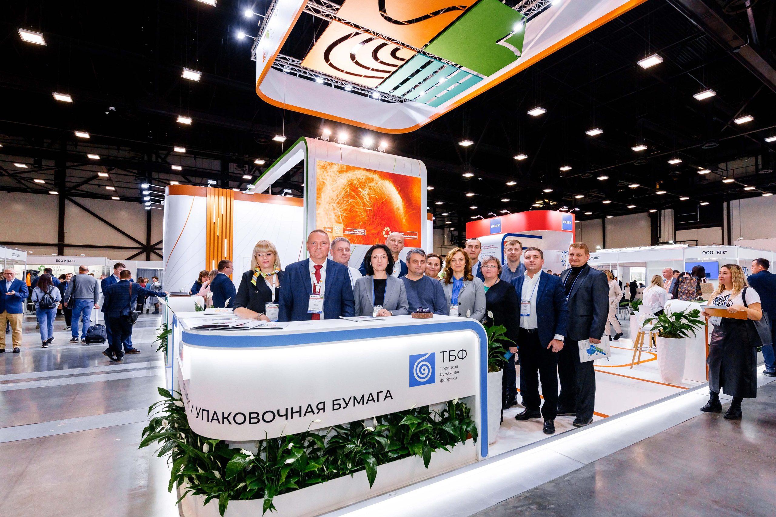 PulpFor, Работа стенда ОБФ (Объединенные бумажные фабрики). Репортажный фотограф в Москве Сергей Мирошников
