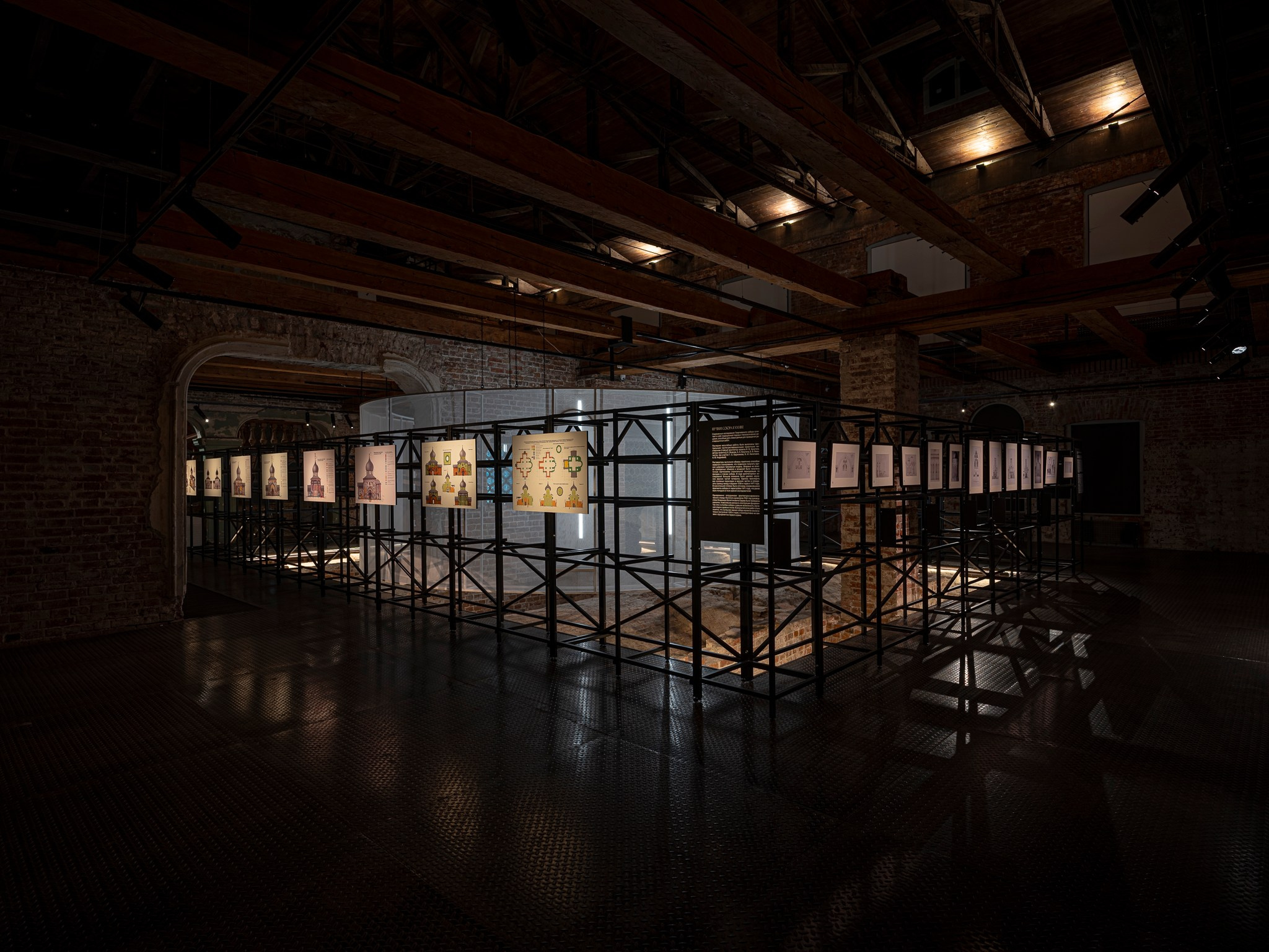 Выставочный проект «Белый Храм. История Георгиевского собора „и созда ю чюдну, резным каменем“». Фотограф Василий Буланов