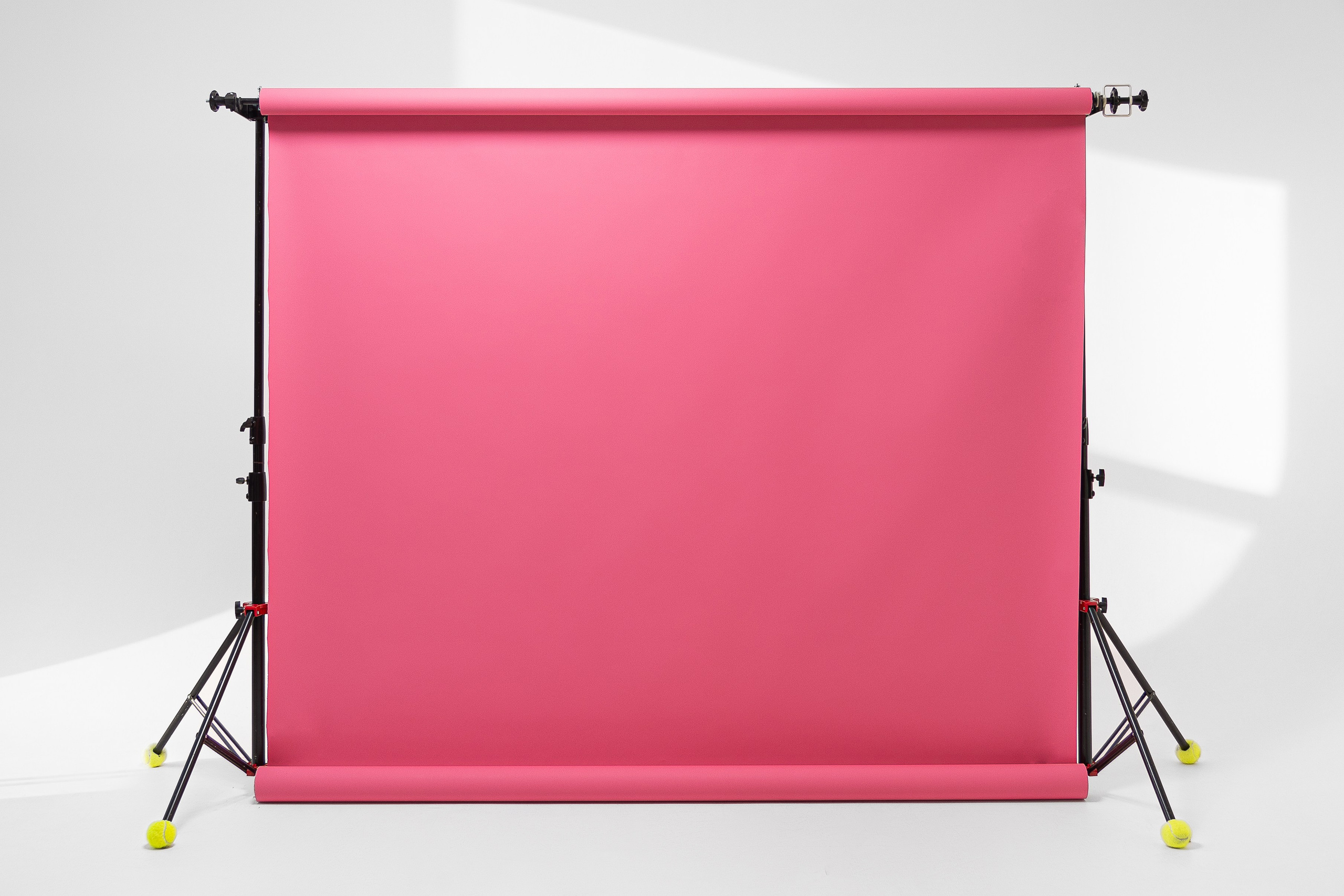 Аренда фотостудия с циклорамой в Сочи — FASHIONprod, 1000 ₽/час. Стрит съемки для маркетплейсов в Сочи | ИИ контент | fashionprod