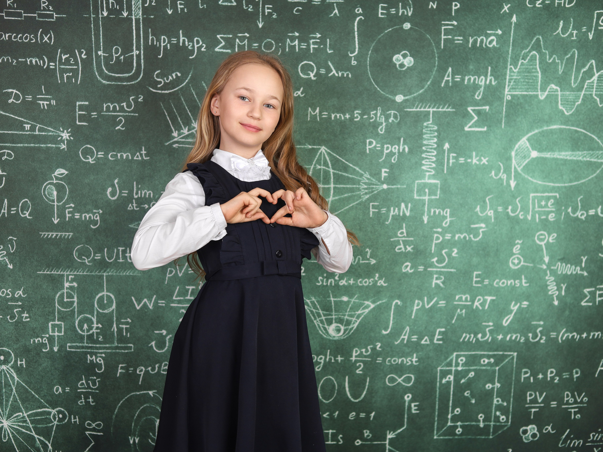 Выпускная книга "Ветер". Выпускные альбомы в Тюмени для школ, садов, вузов спортивных секций