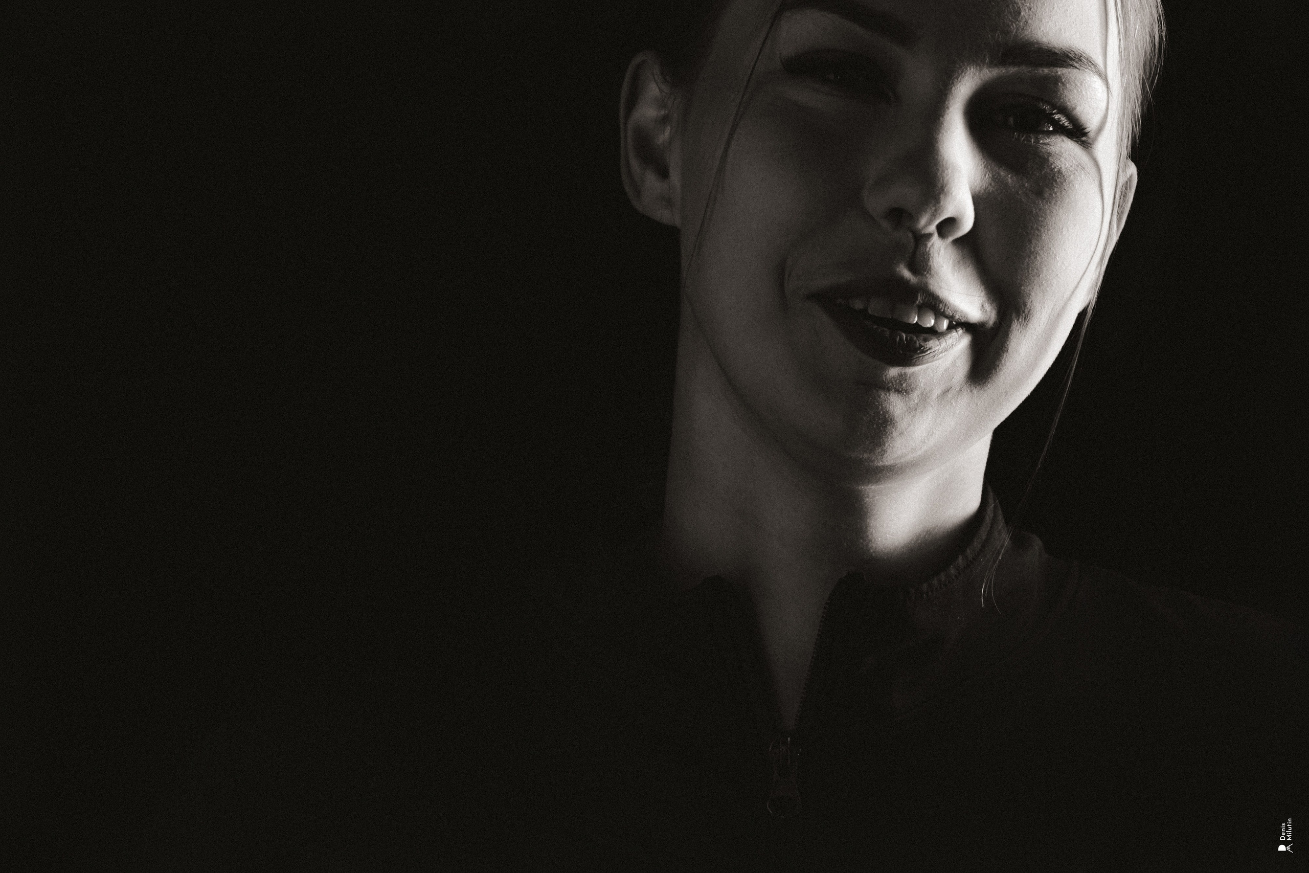 Ева в студии Уголь. Портретный фотограф Денис Милютин