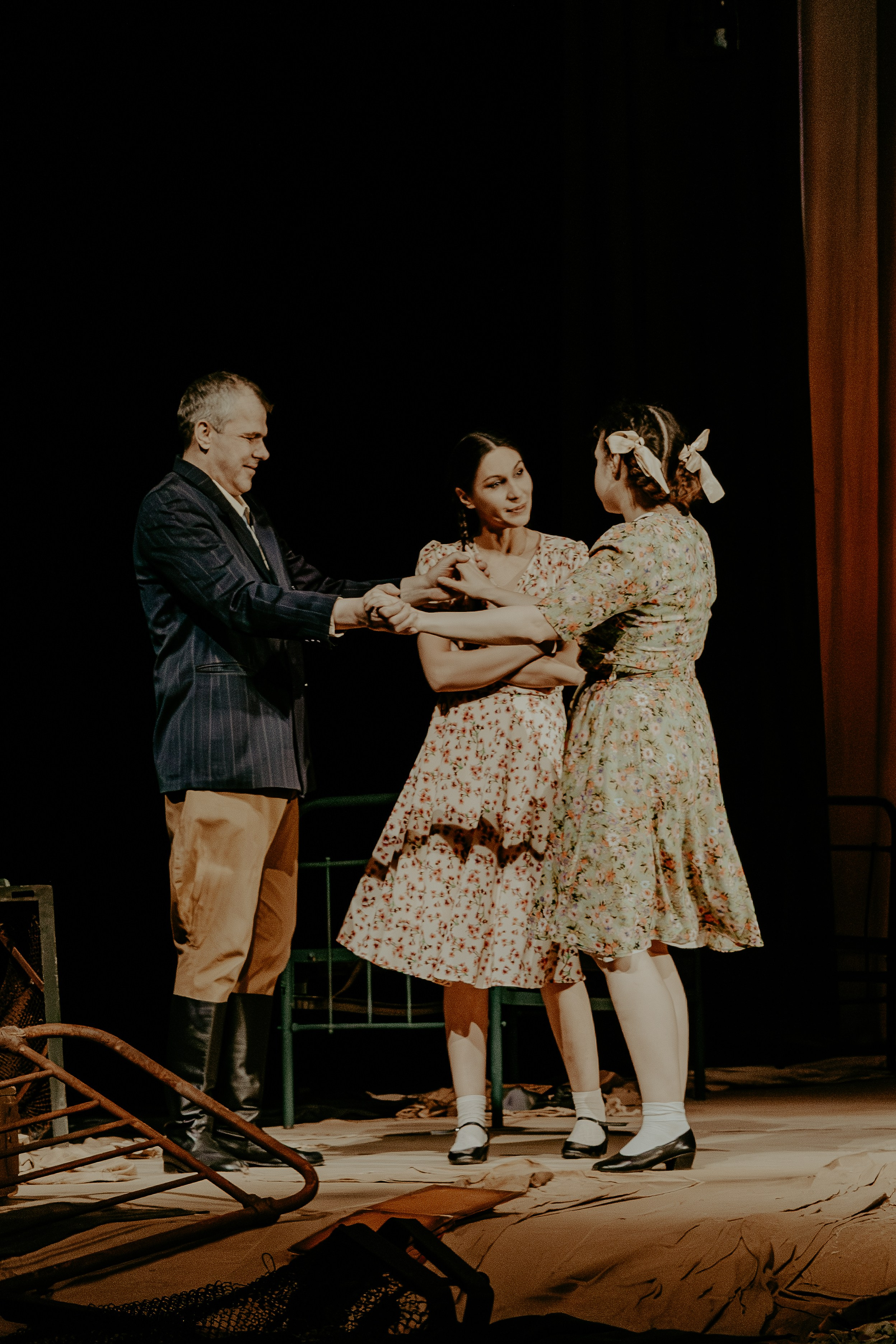 Театр Юного Зрителя " Не покидай меня». Фотограф Марк Файзулин