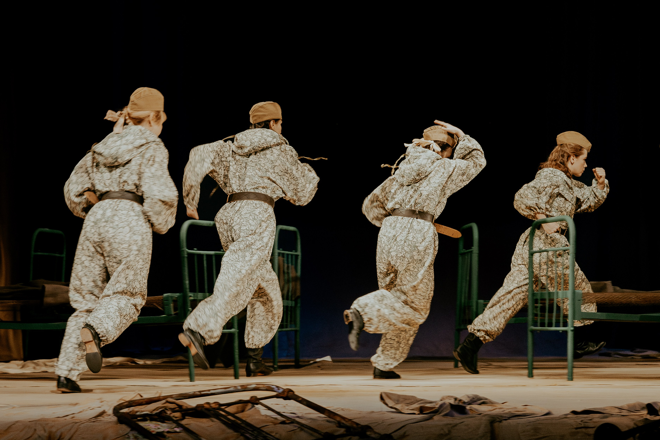 Театр Юного Зрителя " Не покидай меня». Фотограф Марк Файзулин