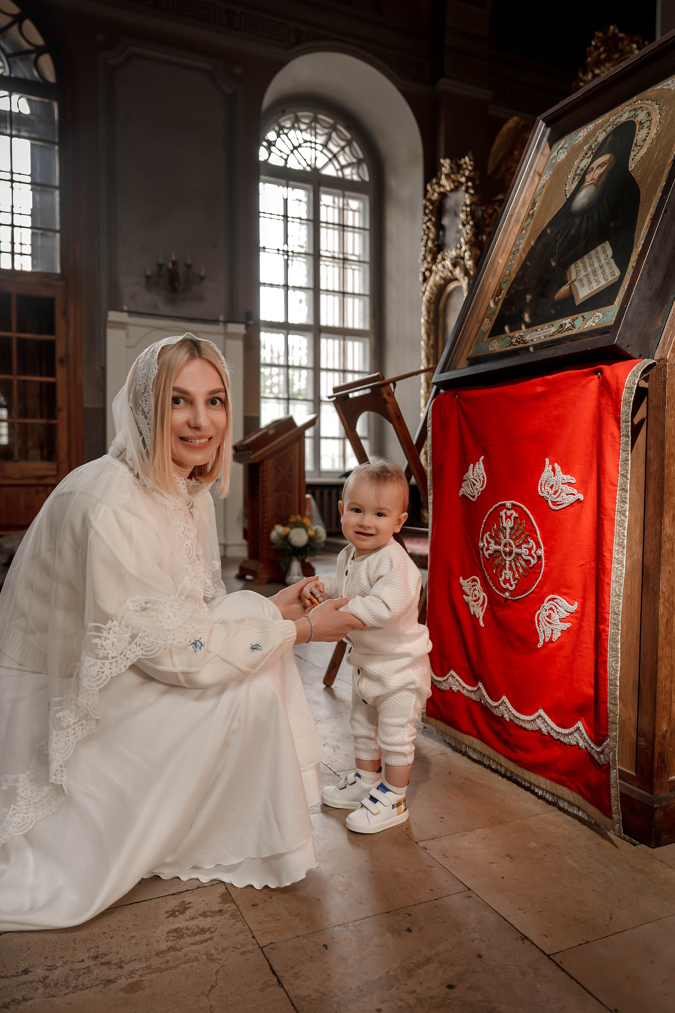 Крещение в Храме Большое Вознесение у Никитских Ворот. Фото- и видеосъёмка крещения и венчания. Фотограф на крещение Москва