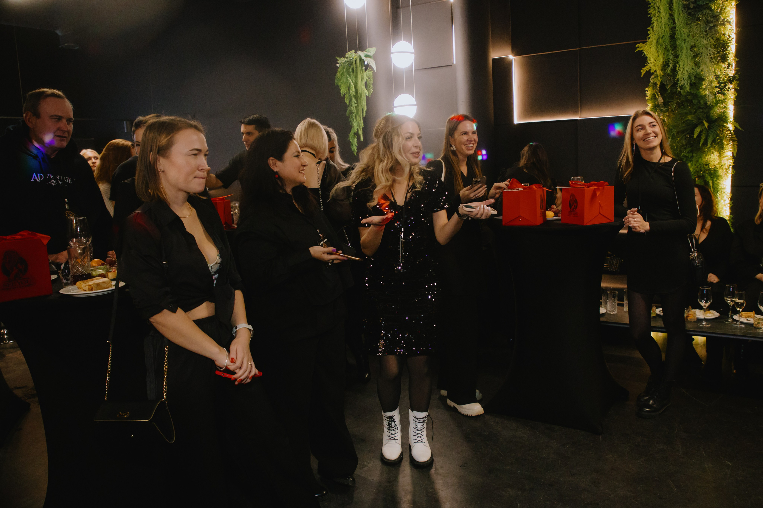 See `You Perfume. Фотограф в Москве и Санкт-Петербурге Дарина