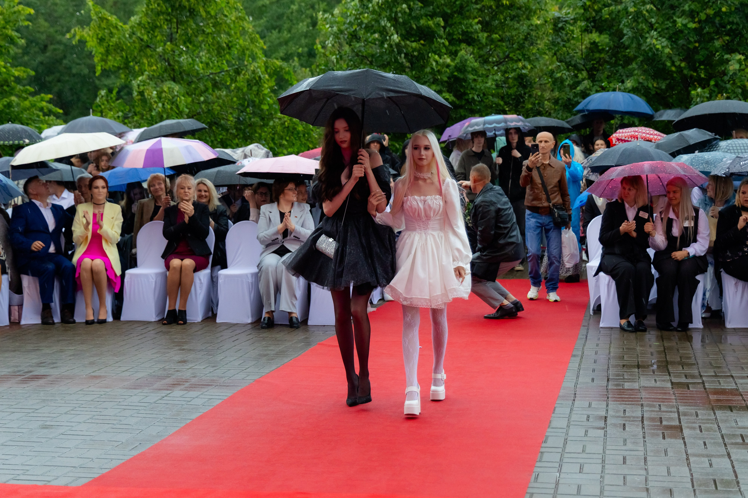 Школьный выпускной 2025 год в Минске, Беларуси. Свадебный фотограф в Минске/Беларуси Сергей Спиридонов