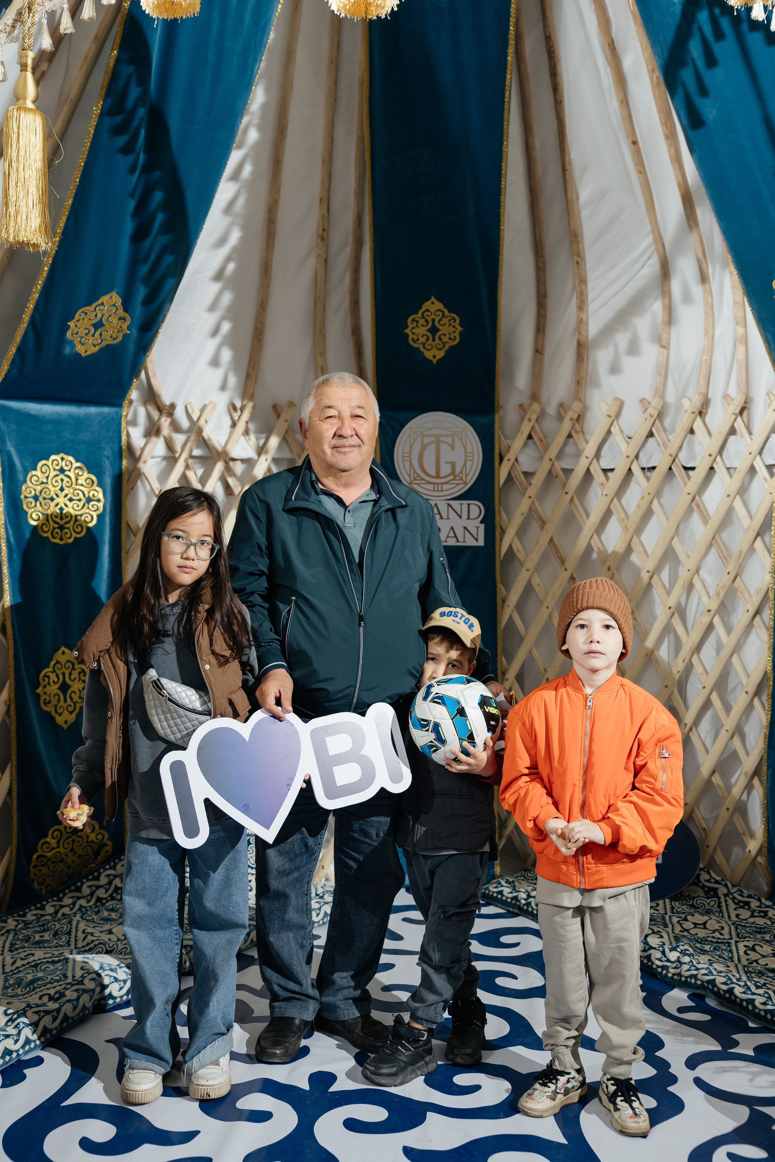 Проект 1. Вручение ключей BI Group. Дата: октябрь 2023. Профессиональный фотограф в городе Астана/Алматы Даурен Сембаев