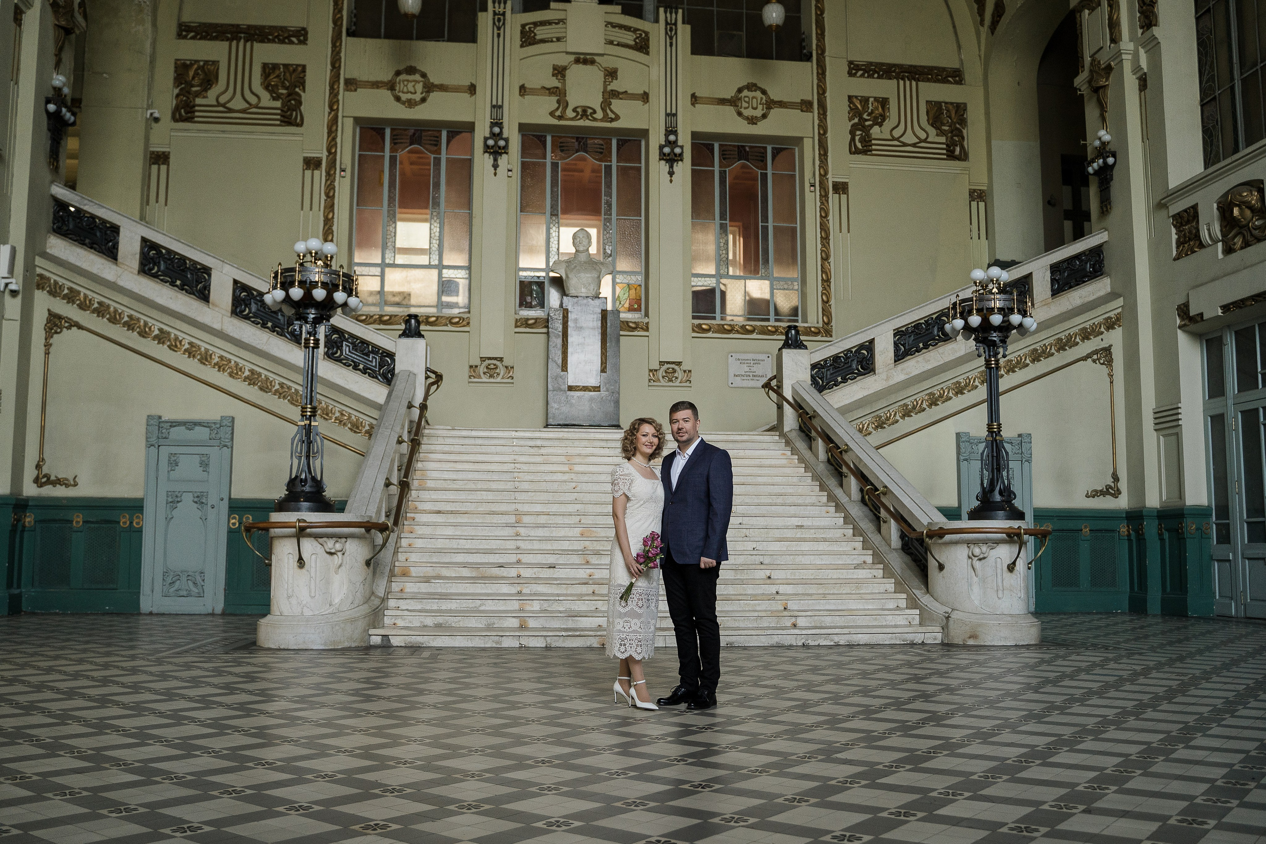 Свадебная фотосессия на Витебском вокзале. Свадебный и семейный фотограф в Пушкине и Санкт-Петербурге Мария Филиппова