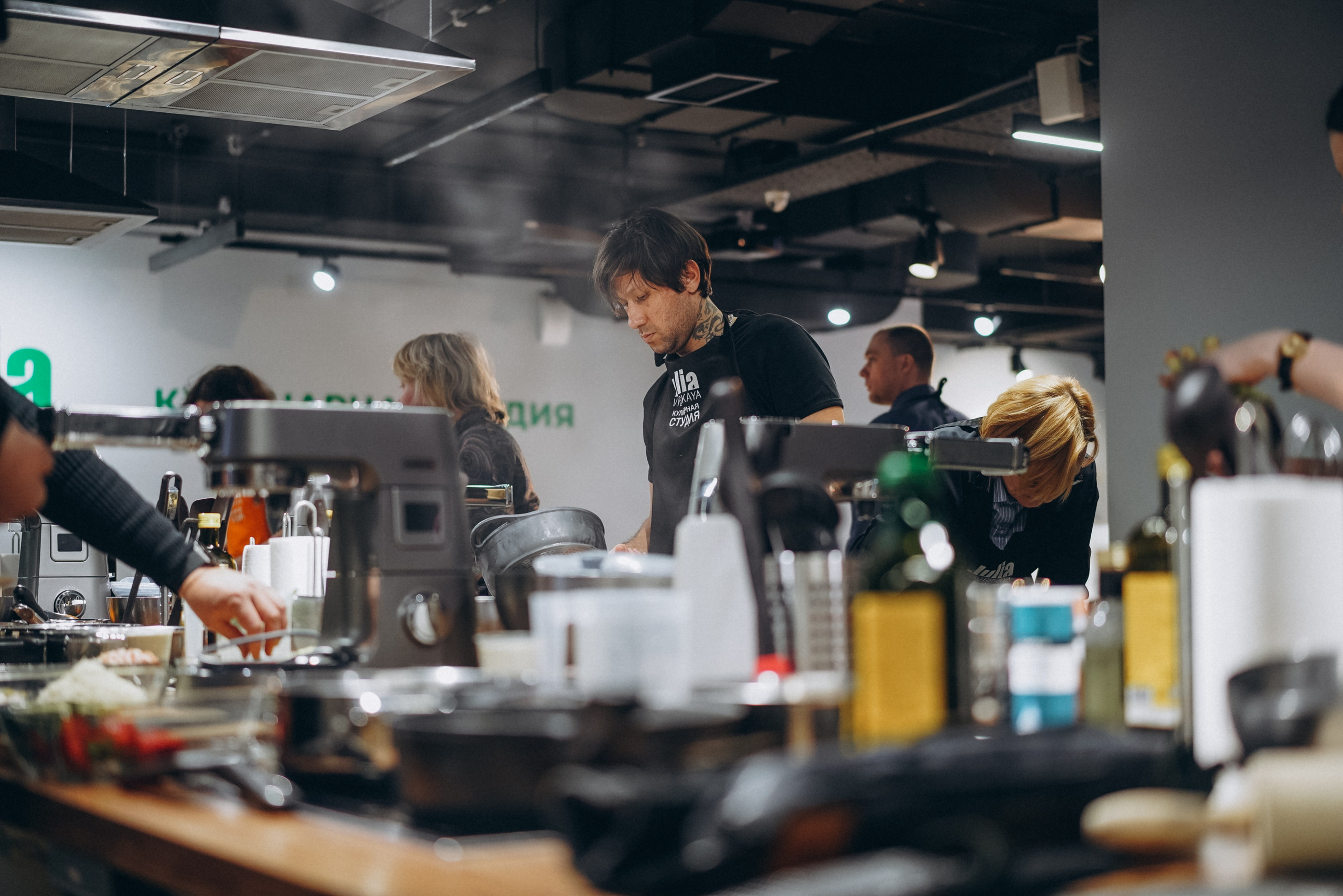 Репортаж с кулинарной студии Юлии Высоцкой. Портретный фотограф в Москве Илья Корненков