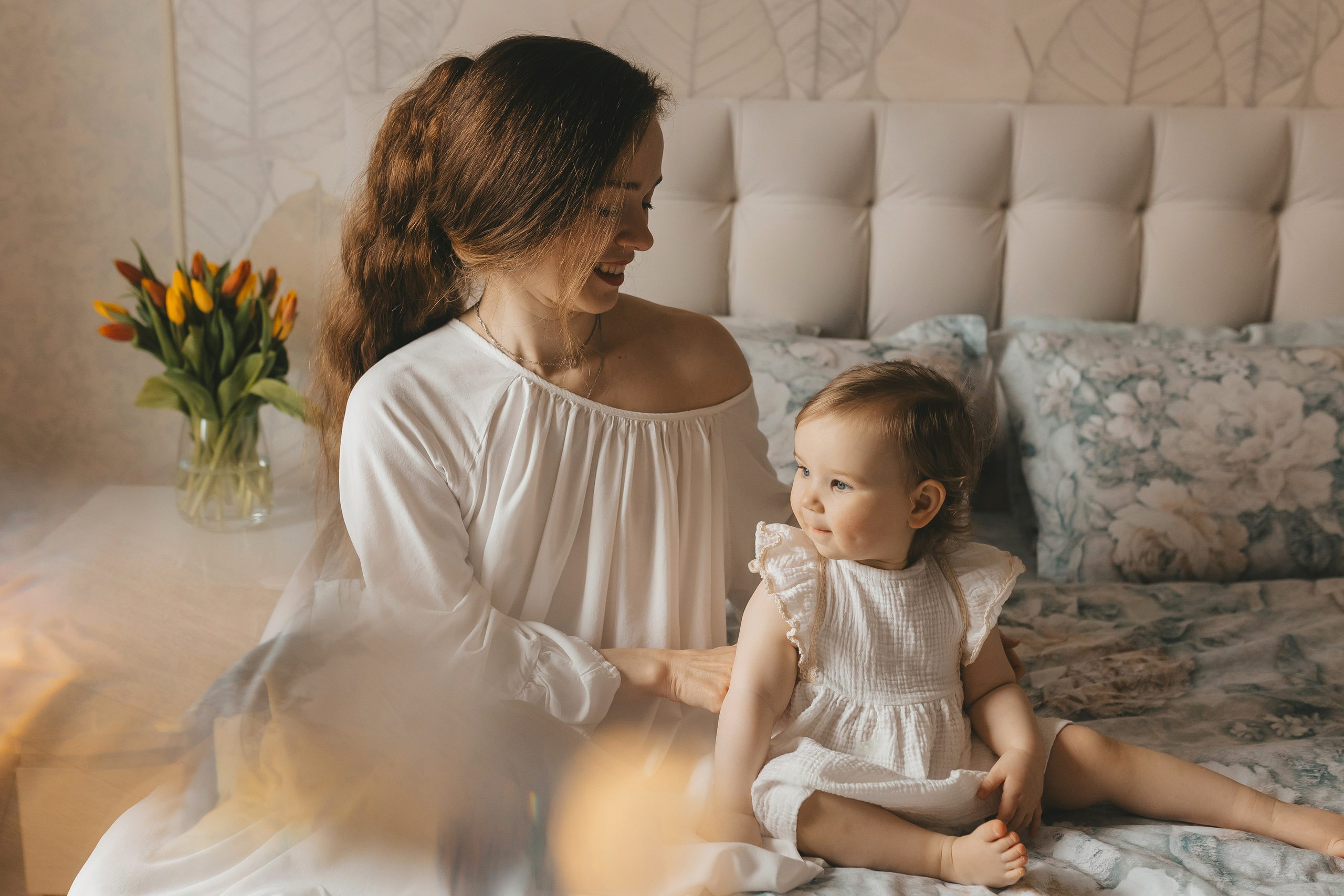 Весенняя домашняя семейная фотосессии мамы с дочками. Семейный и женский фотограф в Москве Надежда Воробьева