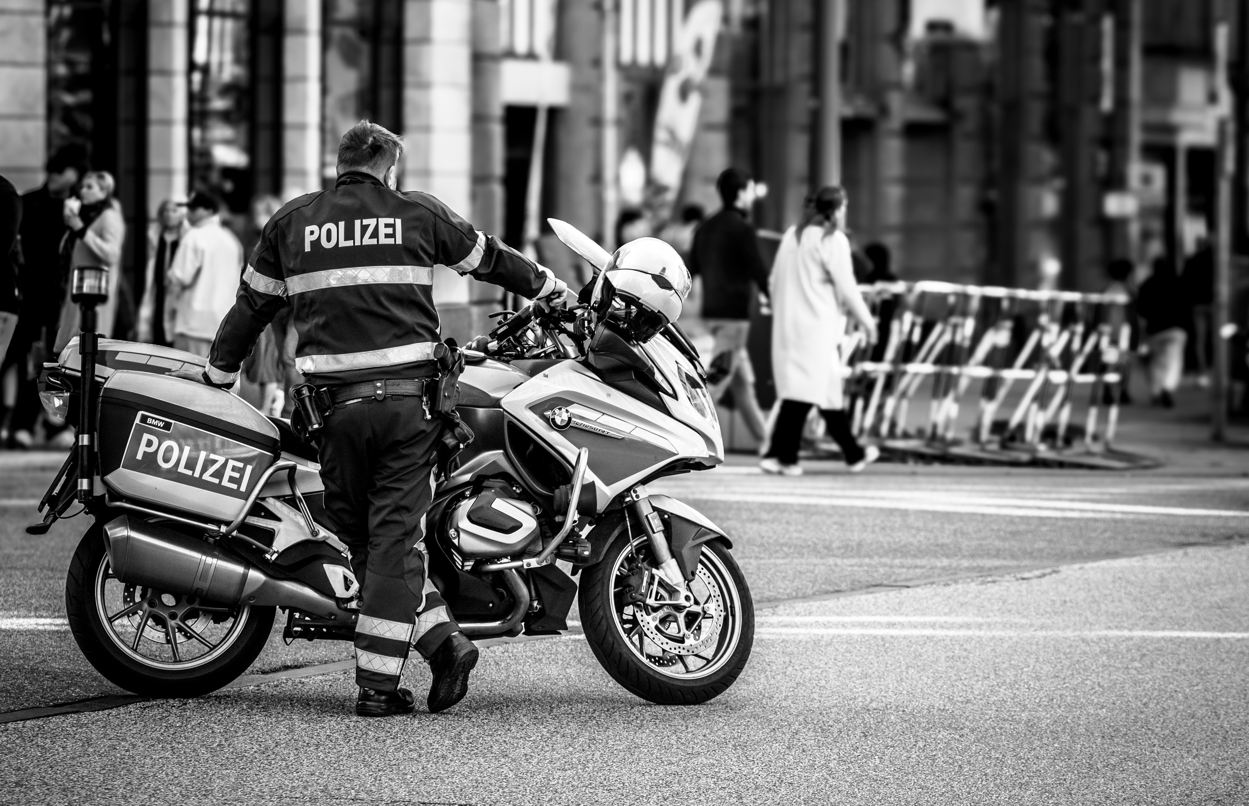 STREET. NE Cinema — backstage and reportage photography in cinema, music, Automotive and sport