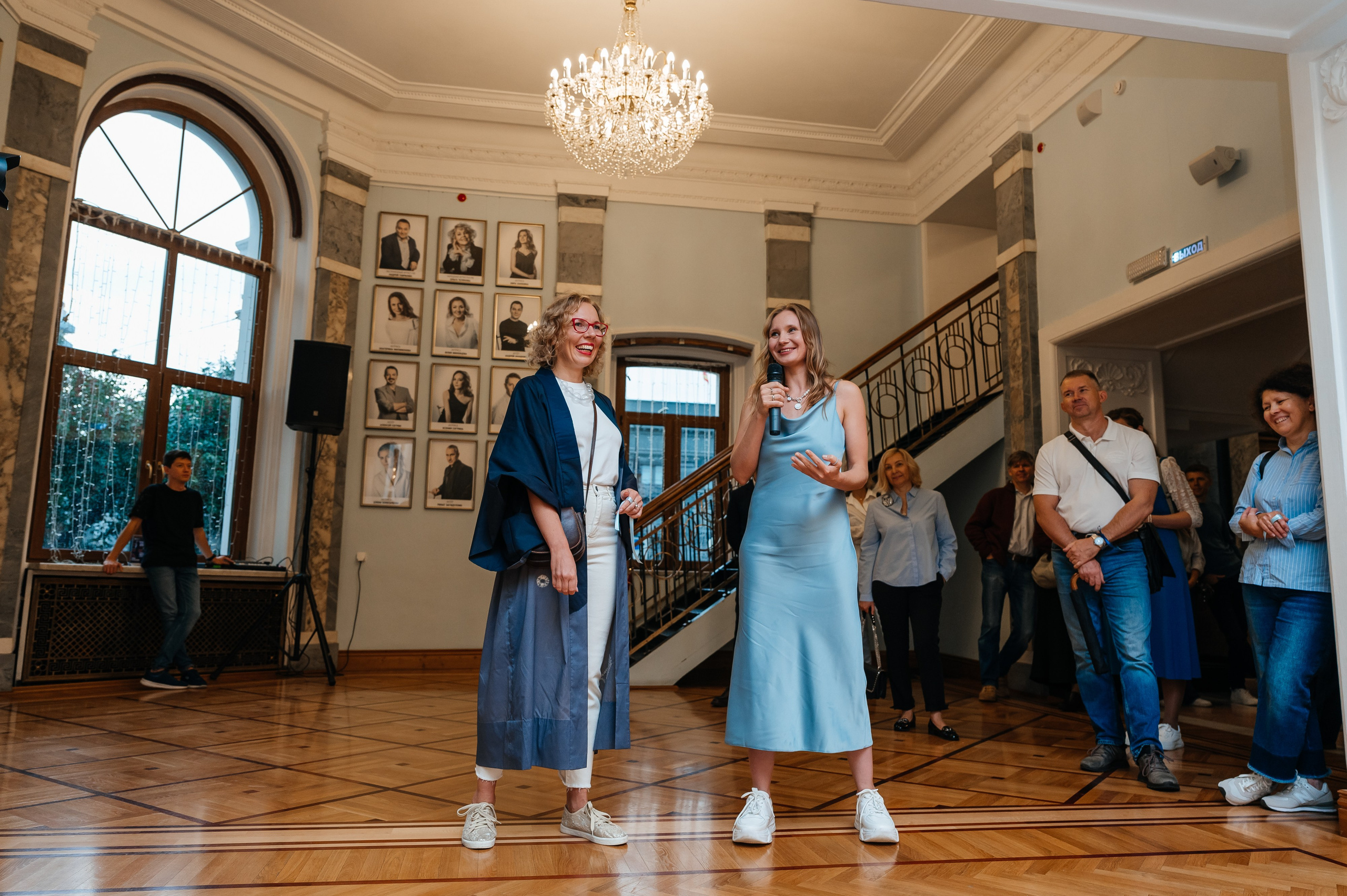 Открытие выставки Кати Васильевой в Молодежном театре. Wedding and family photographer USA