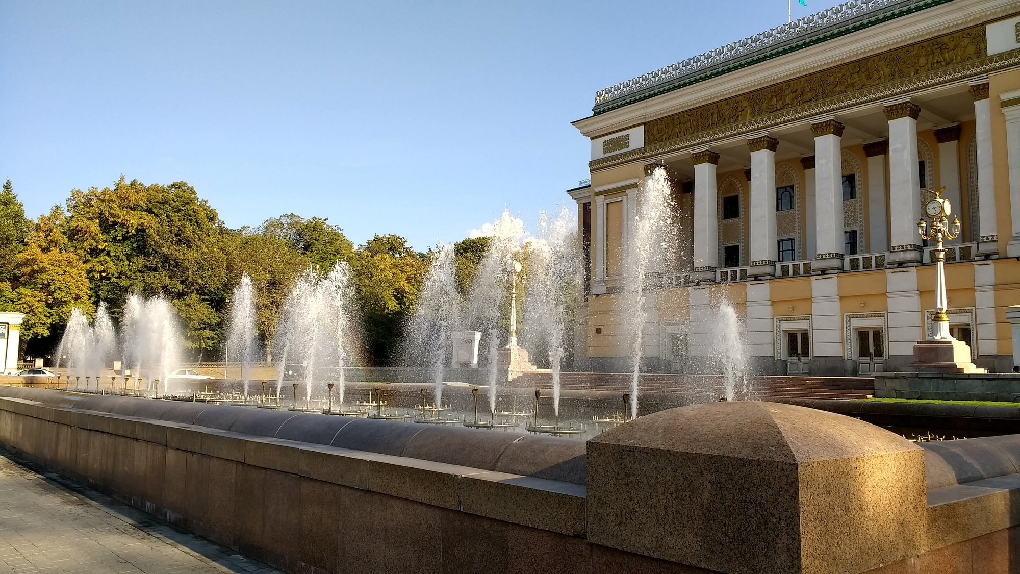 Обзорная пешеходная экскурсия по Алматы — центр города и история