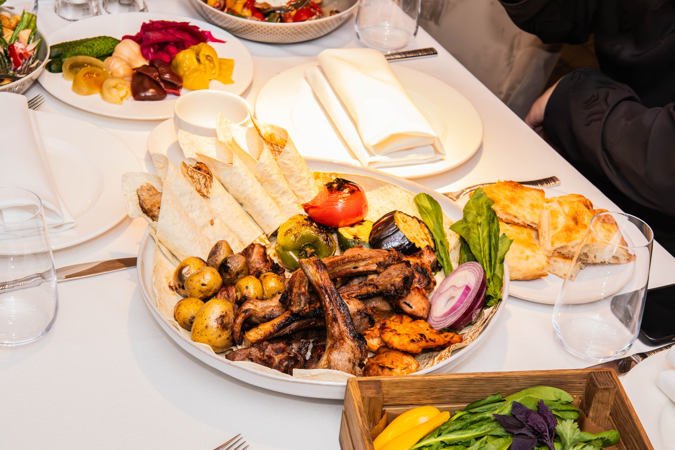 Съёмка в ресторане на День рождения для Булата. Семейный и свадебный фотограф в Москве и Домодедово Анна Авилочкина