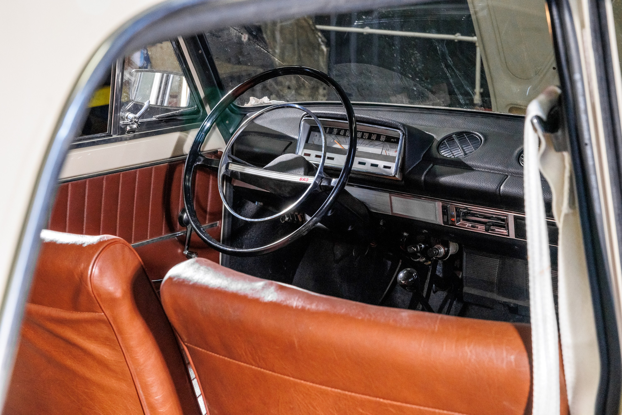 Автомобильная фотосъемка ВАЗ 2101 после реставрации в Бюро "Наследие"