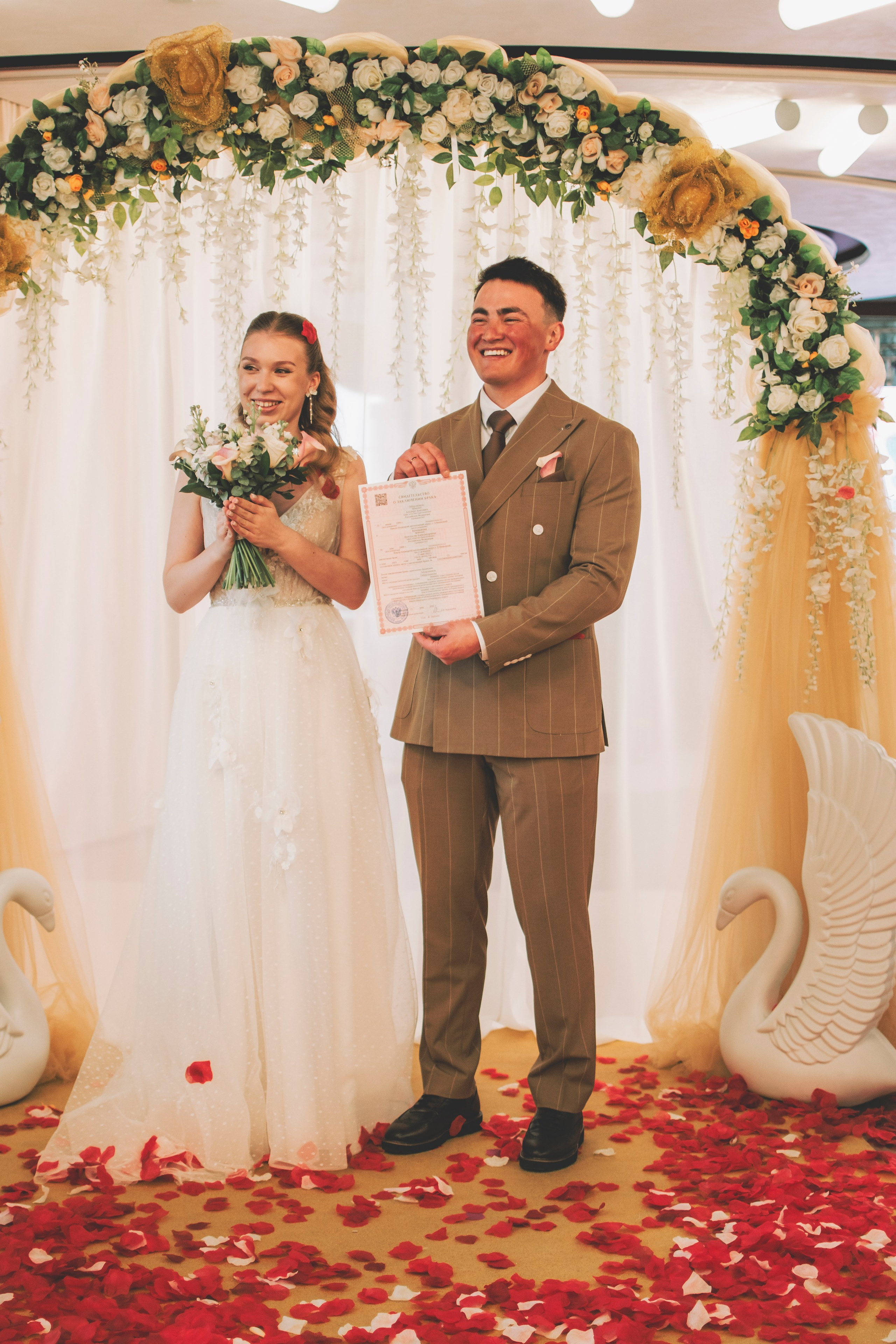 Альберт и Анастасия (Студийная фотосессия, роспись в ДК Нефтяник + фотосессия с гостями). Семейный и свадебный фотограф Губкинский и Ставрополь