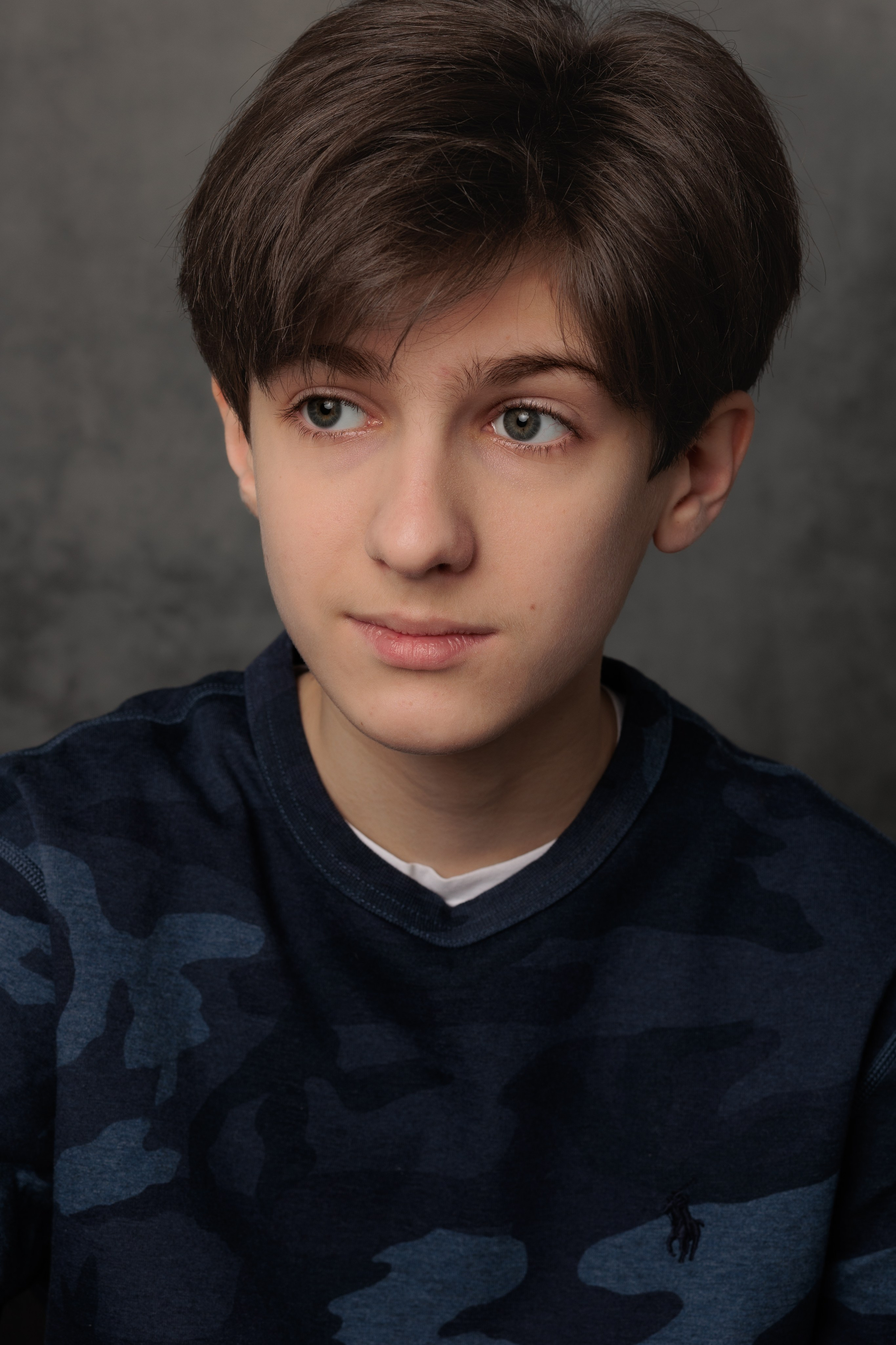 АРТЕМ. Я фотограф из Москвы к Вашим услугам