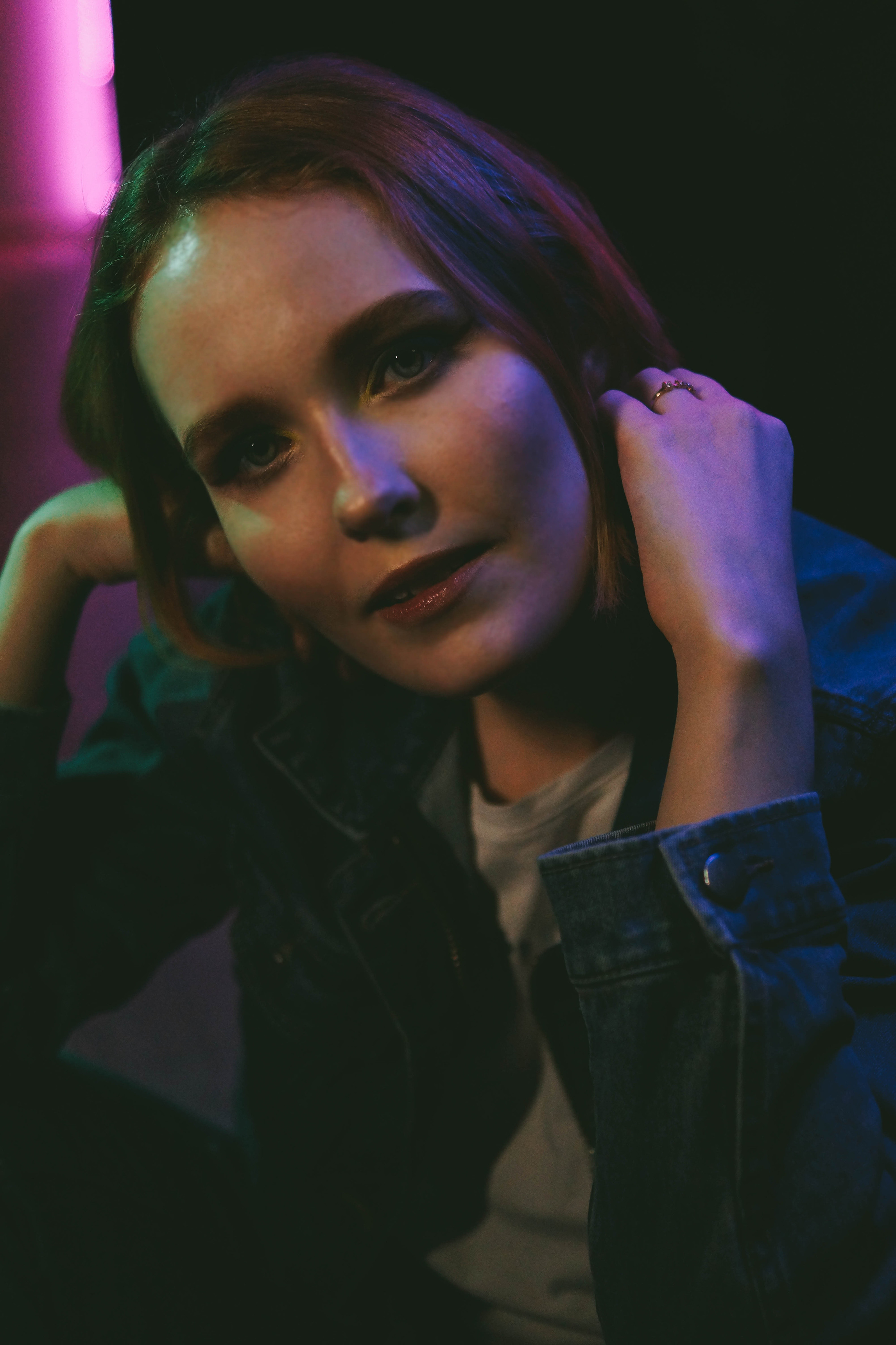 Алиса (неоновая студия, эффект пленки). Maria Karzhak ваш фотограф в Батуми!