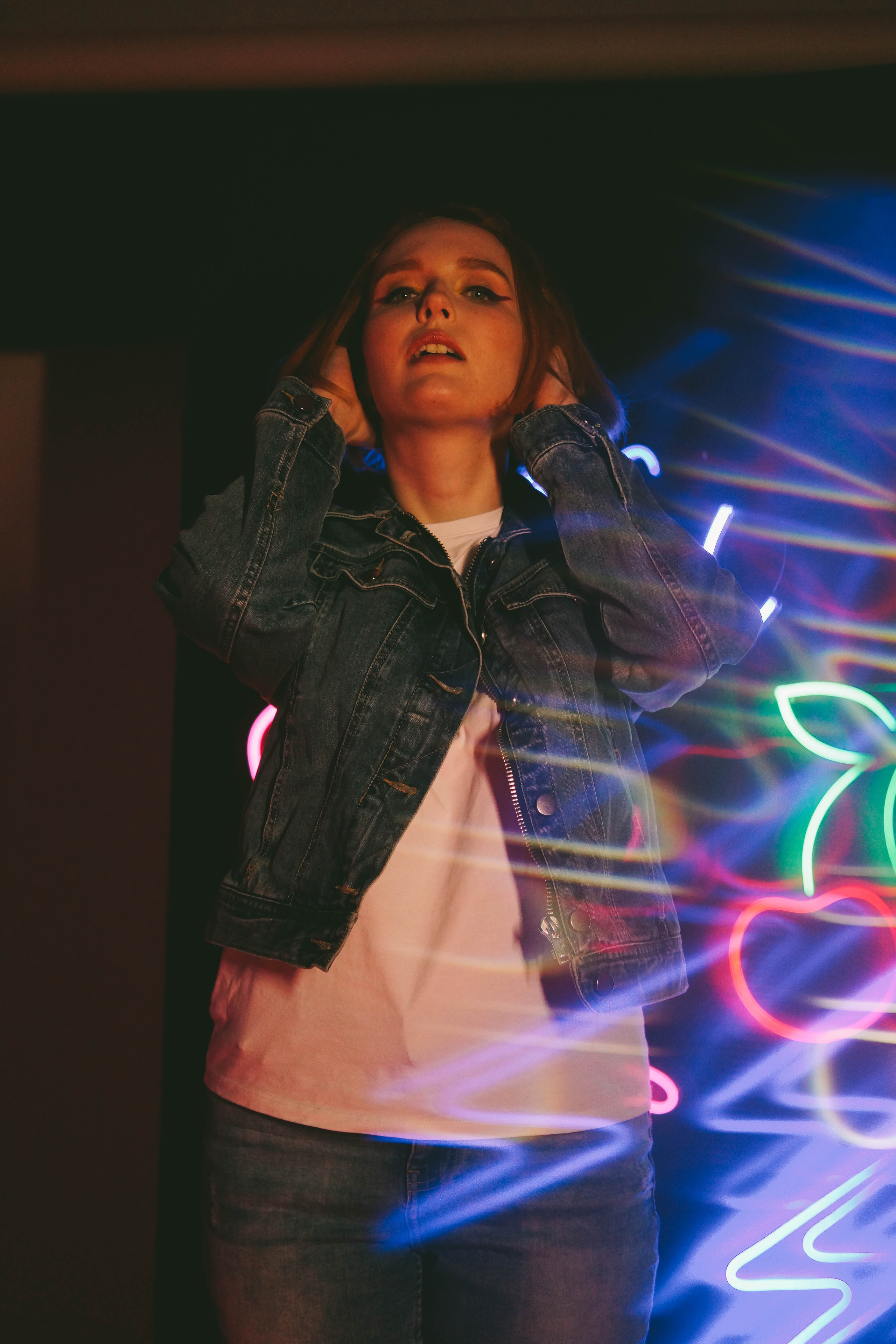 Алиса (неоновая студия, эффект пленки). Maria Karzhak ваш фотограф в Батуми!