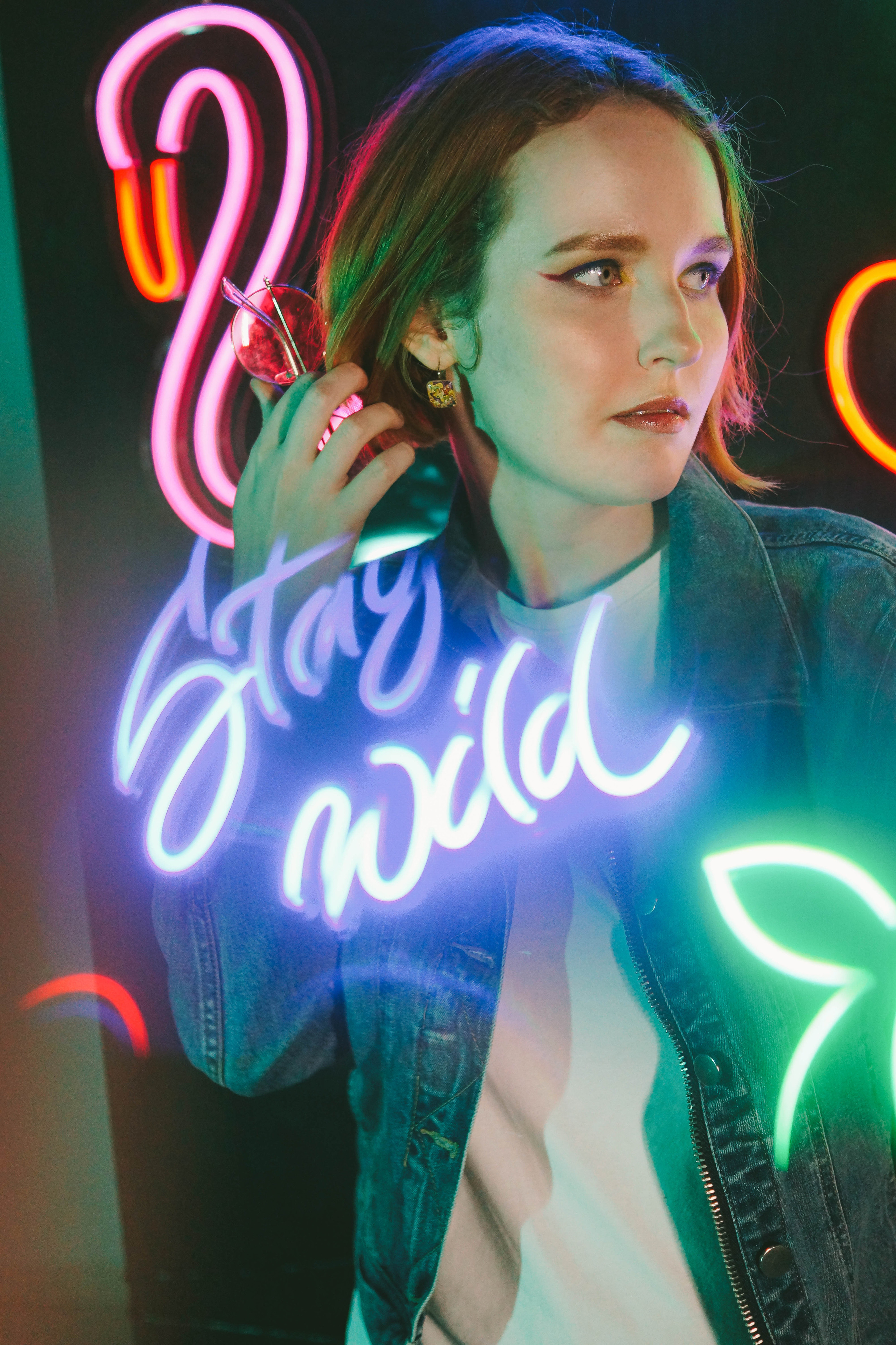 Алиса (неоновая студия, эффект пленки). Maria Karzhak ваш фотограф в Батуми!