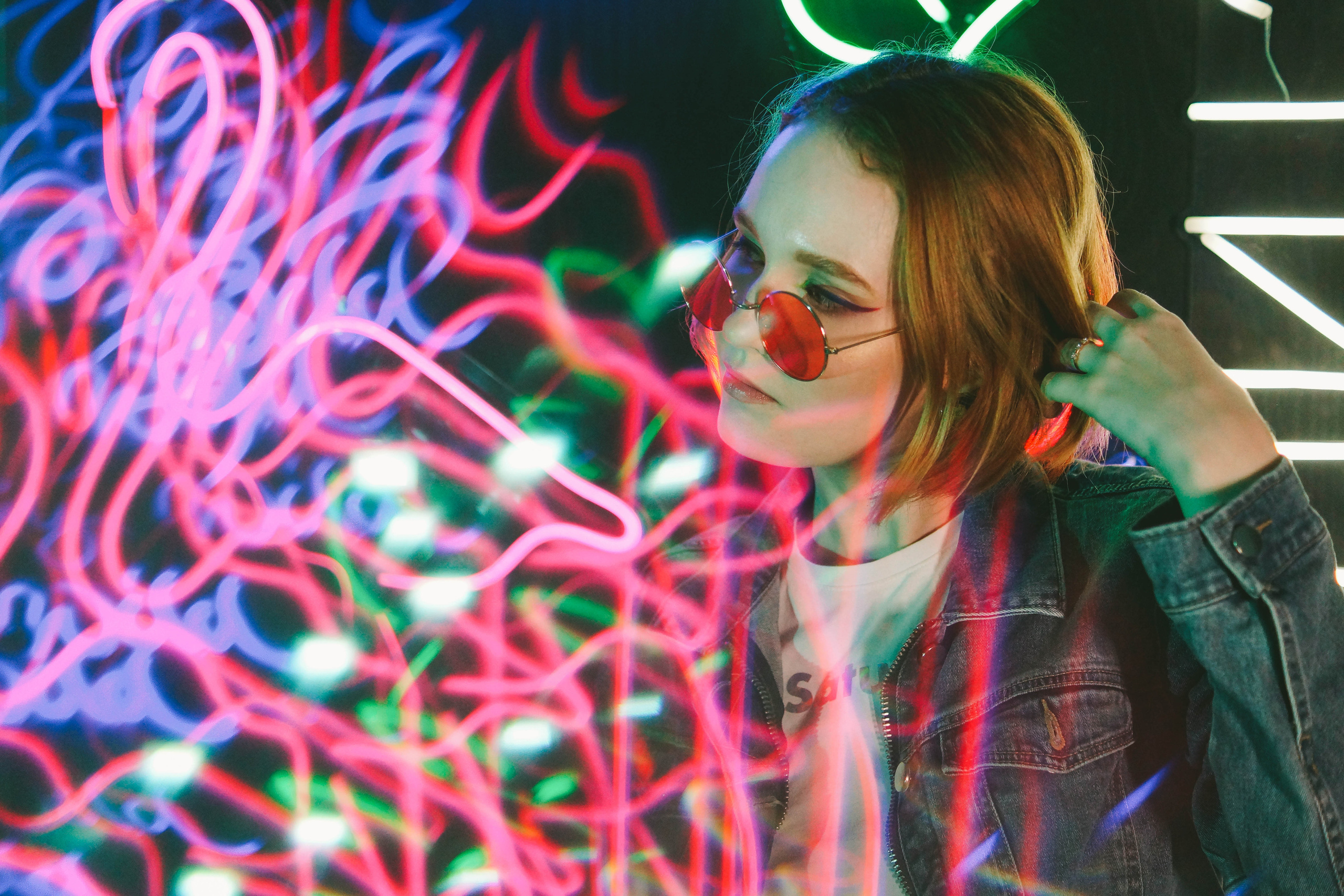 Алиса (неоновая студия, эффект пленки). Maria Karzhak ваш фотограф в Батуми!