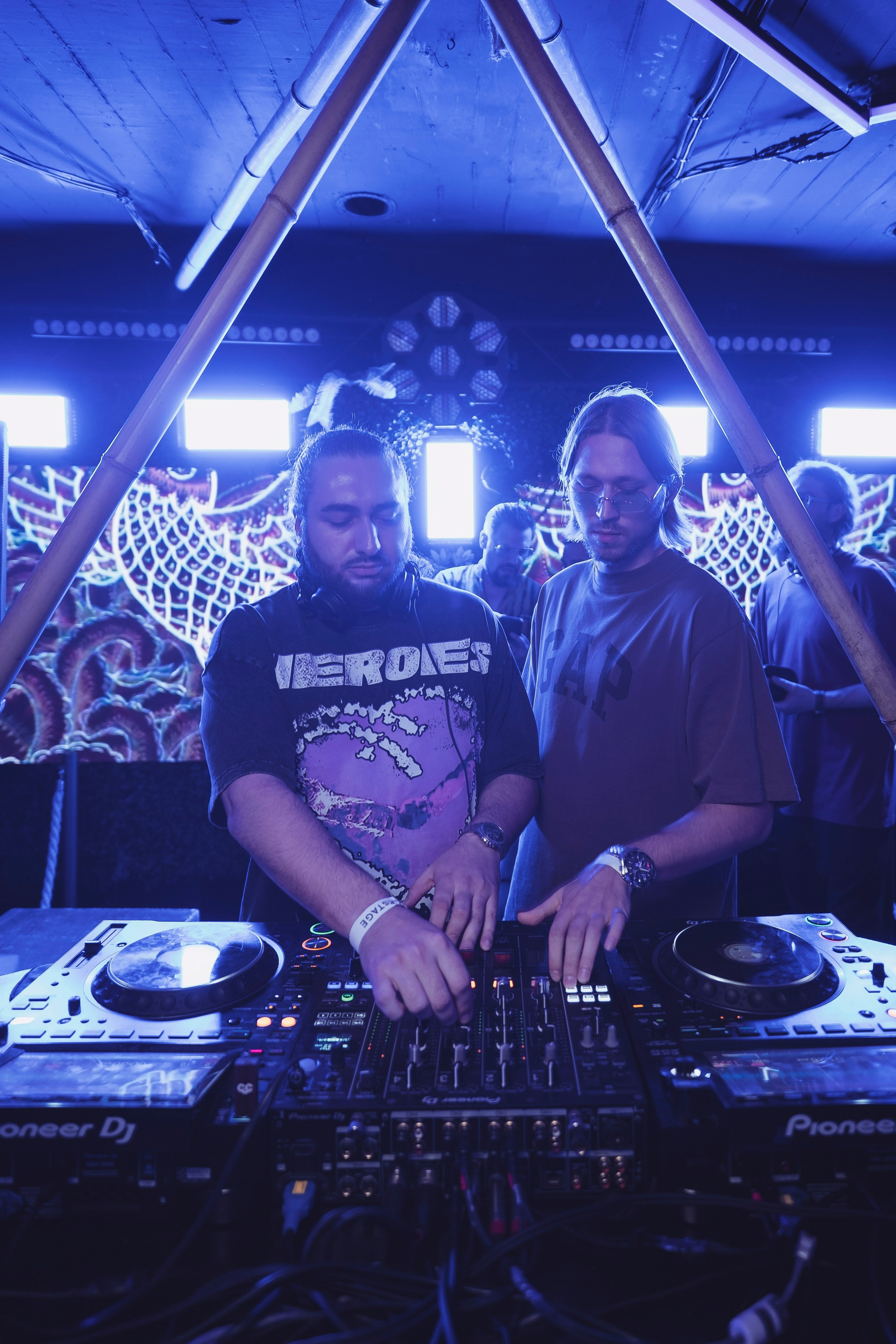 Embargo 27/04. Главная