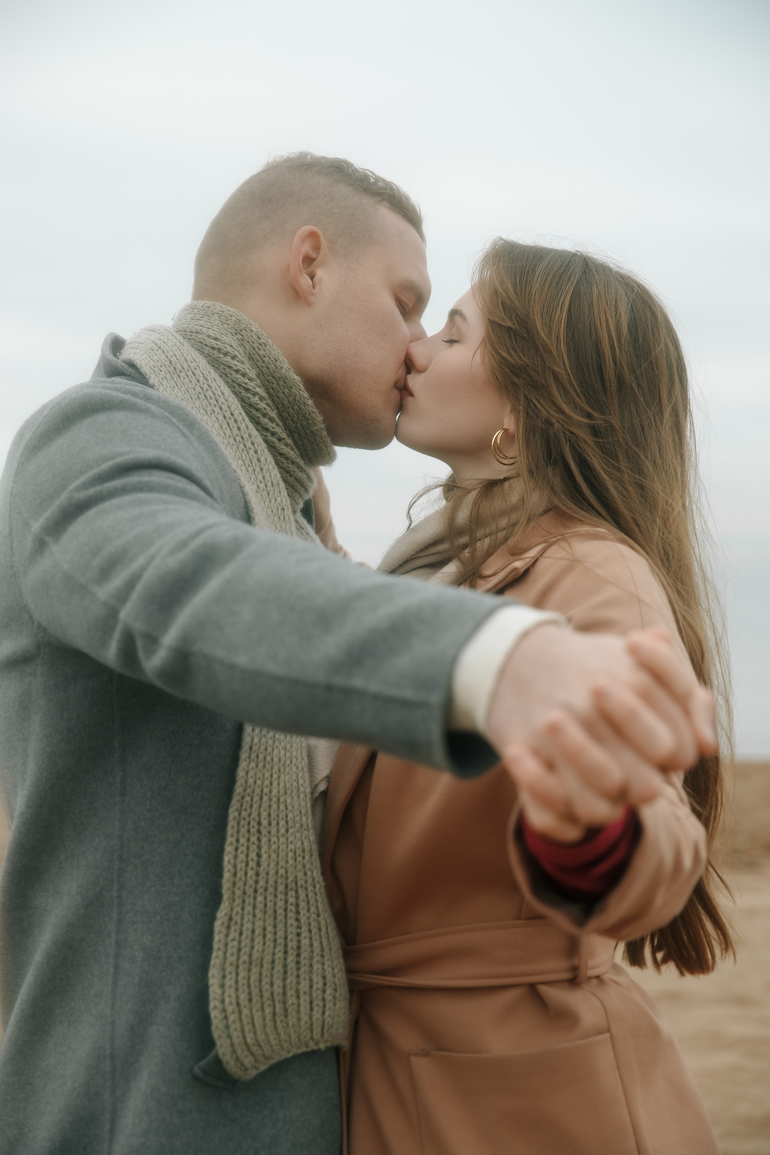 Поцелуй на берегу залива