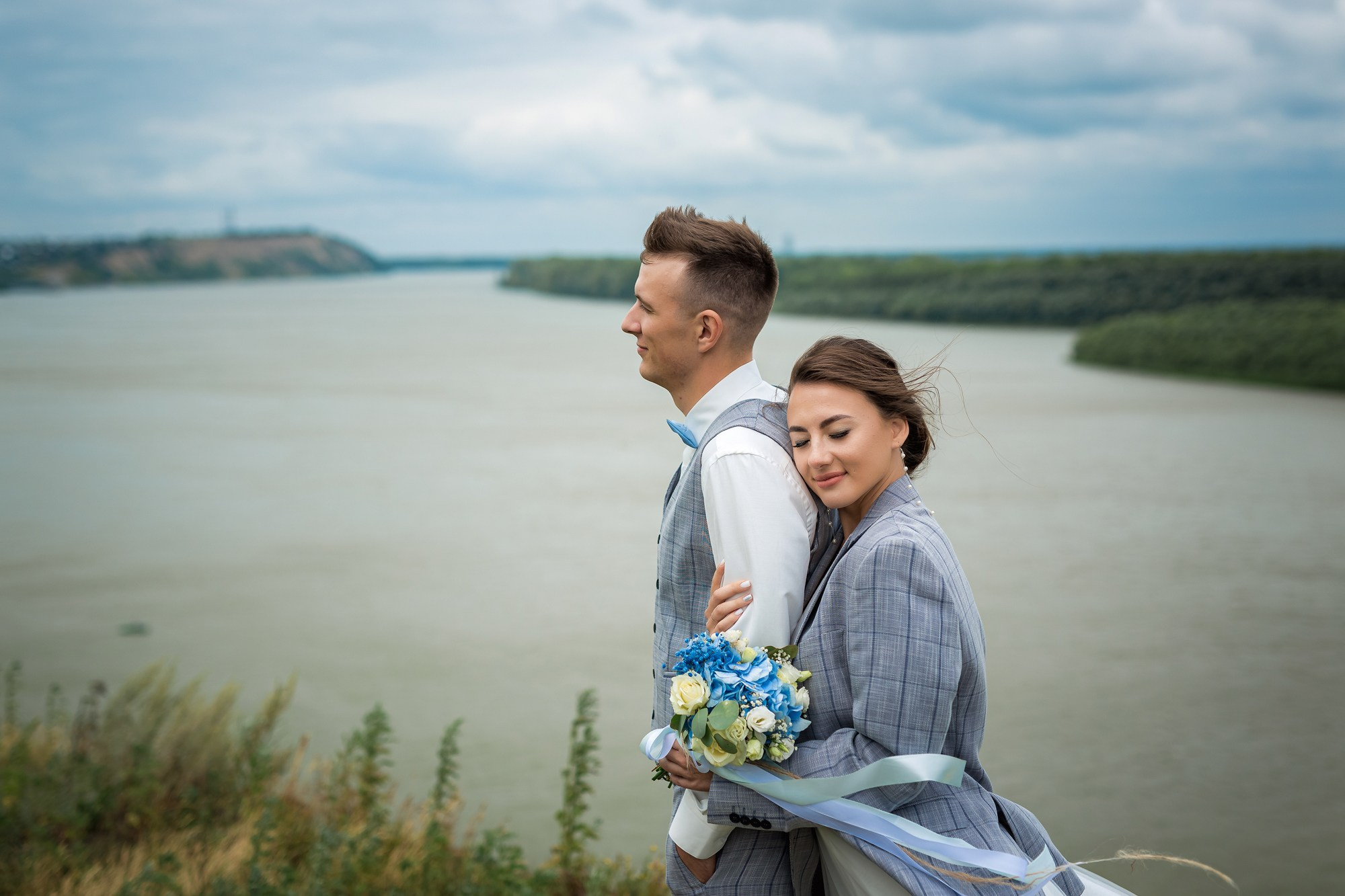 Свадебная фотосессия на обрыве