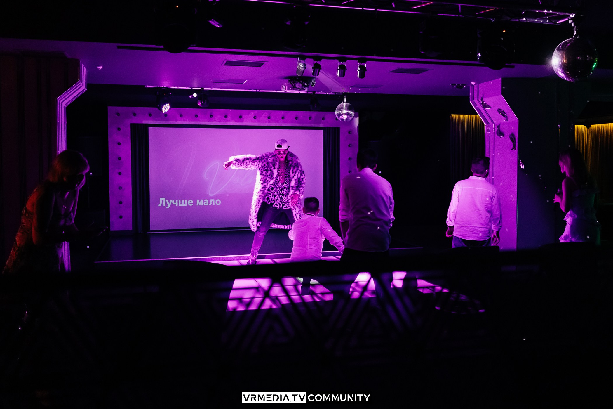 Караоке-бар «Volna»: День России