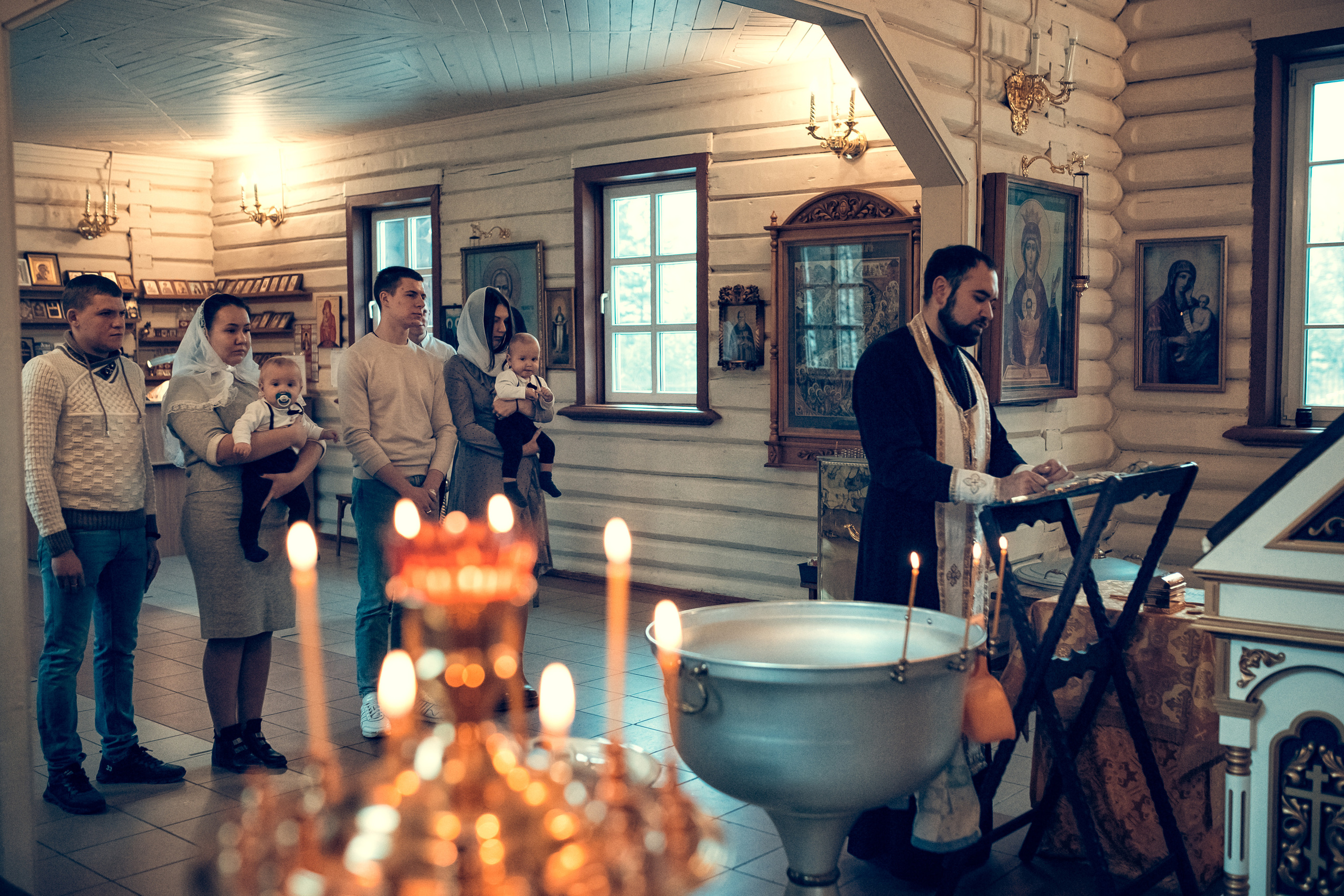 Крещение Артема и Тимофея в храме в честь Тихвинской иконы Божий матери. Екатерина Крапивина фотограф церковных Таинств в Нижний Новгороде