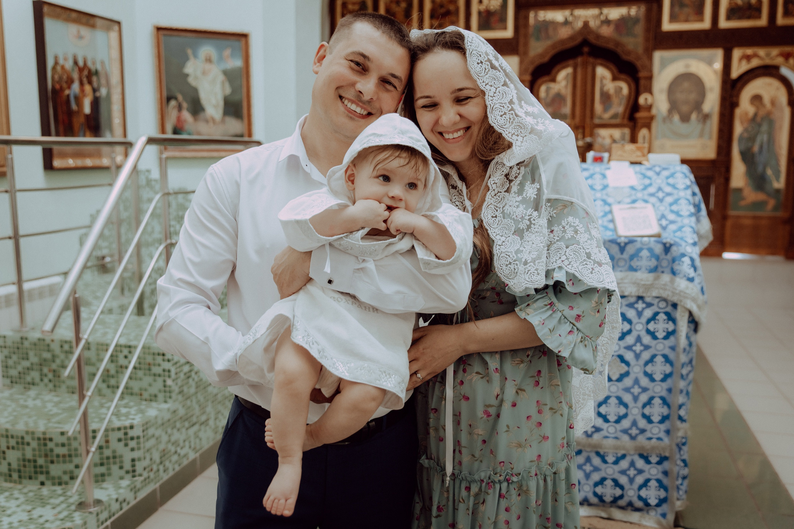 С Крёстными и родными. Фотограф Крещения, а также семейный и детский фотограф в Оренбурге