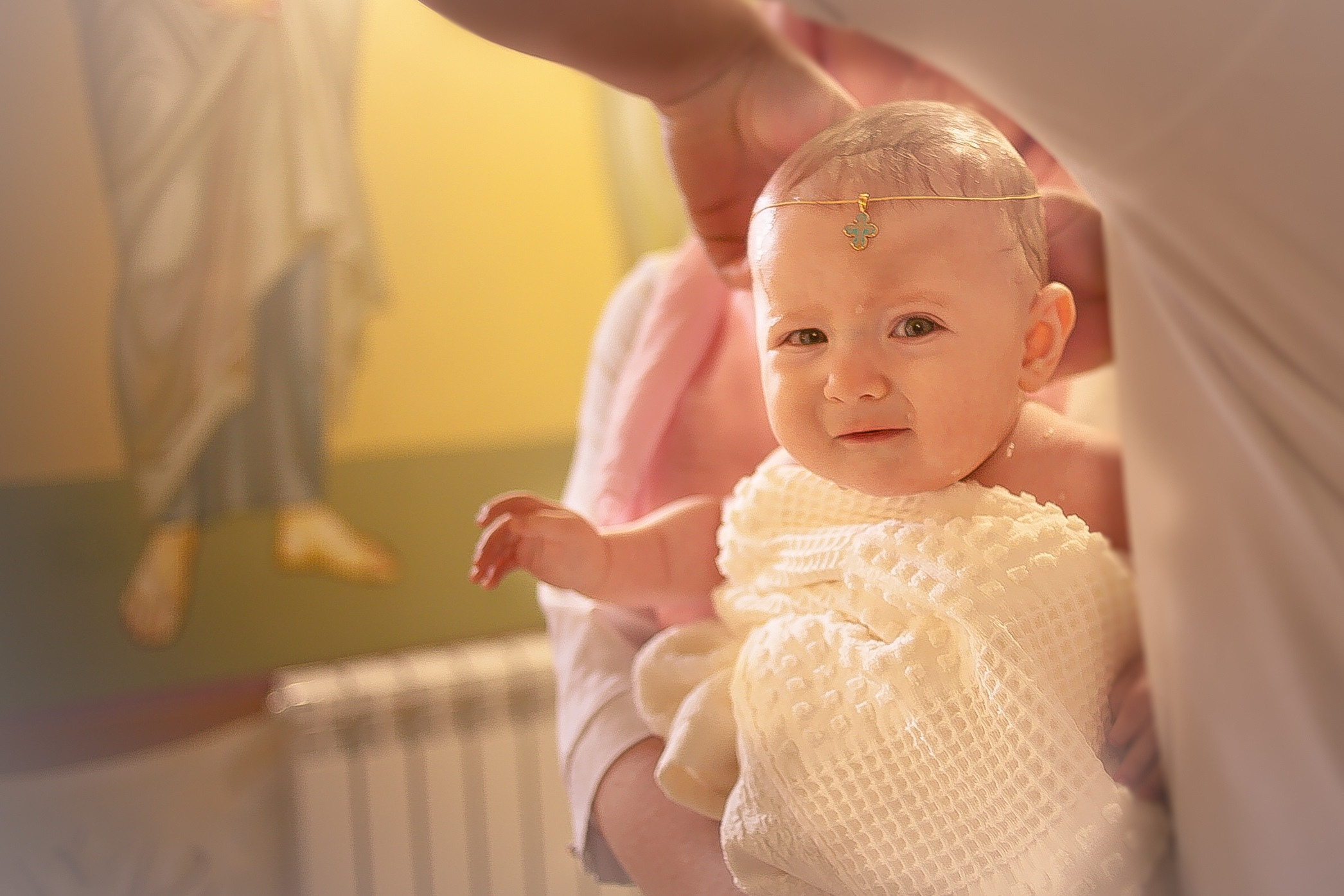 Окунание в купель. Фотограф Крещения, а также семейный и детский фотограф в Оренбурге