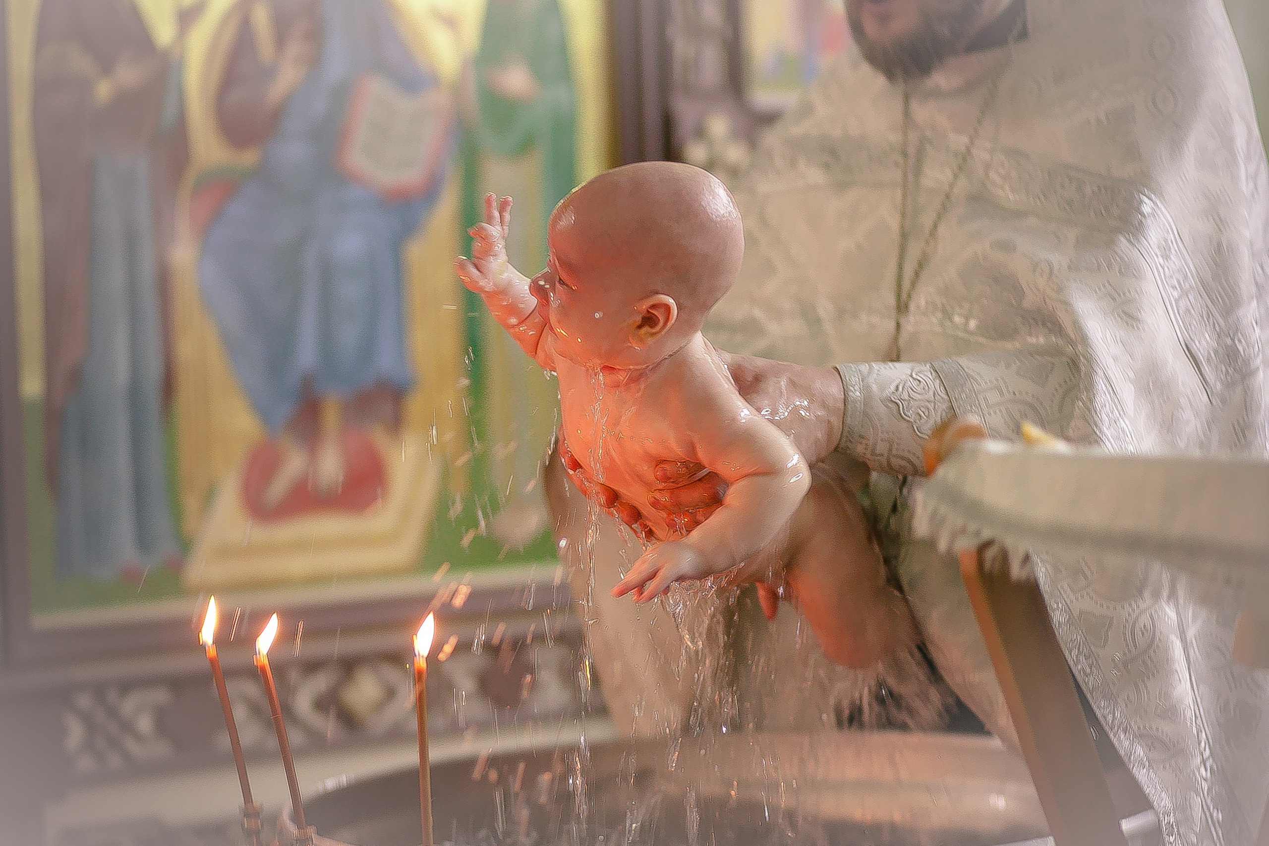 Окунание в купель. Фотограф Крещения, а также семейный и детский фотограф в Оренбурге