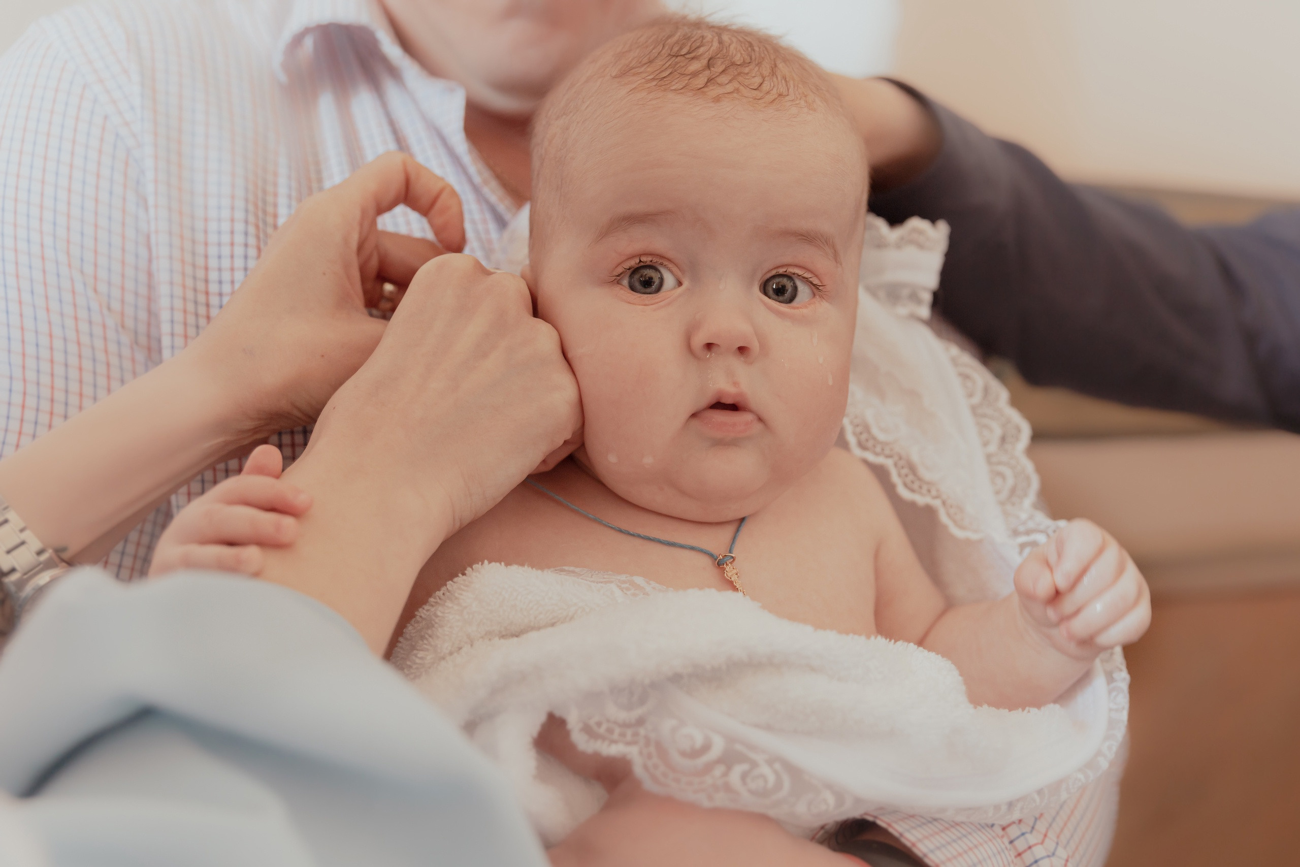 Окунание в купель. Фотограф Крещения, а также семейный и детский фотограф в Оренбурге