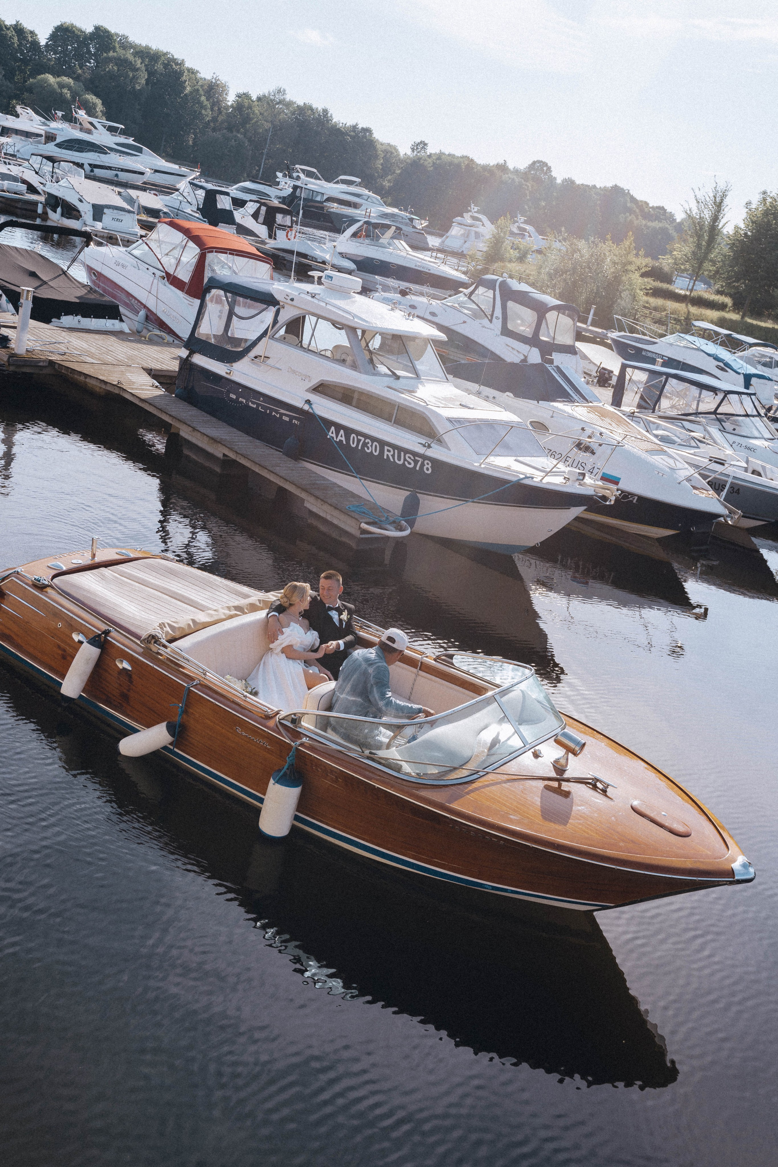 СВАДЕНБНАЯ СЬЕМКА НА КАТЕРЕ ПО КАНАЛАМ САНКТ-ПЕТЕРБУРГА И В АКВАТОРИИ НЕВЫ. Профессиональный фотограф, Санкт-Петербург — Виктория Богомолова